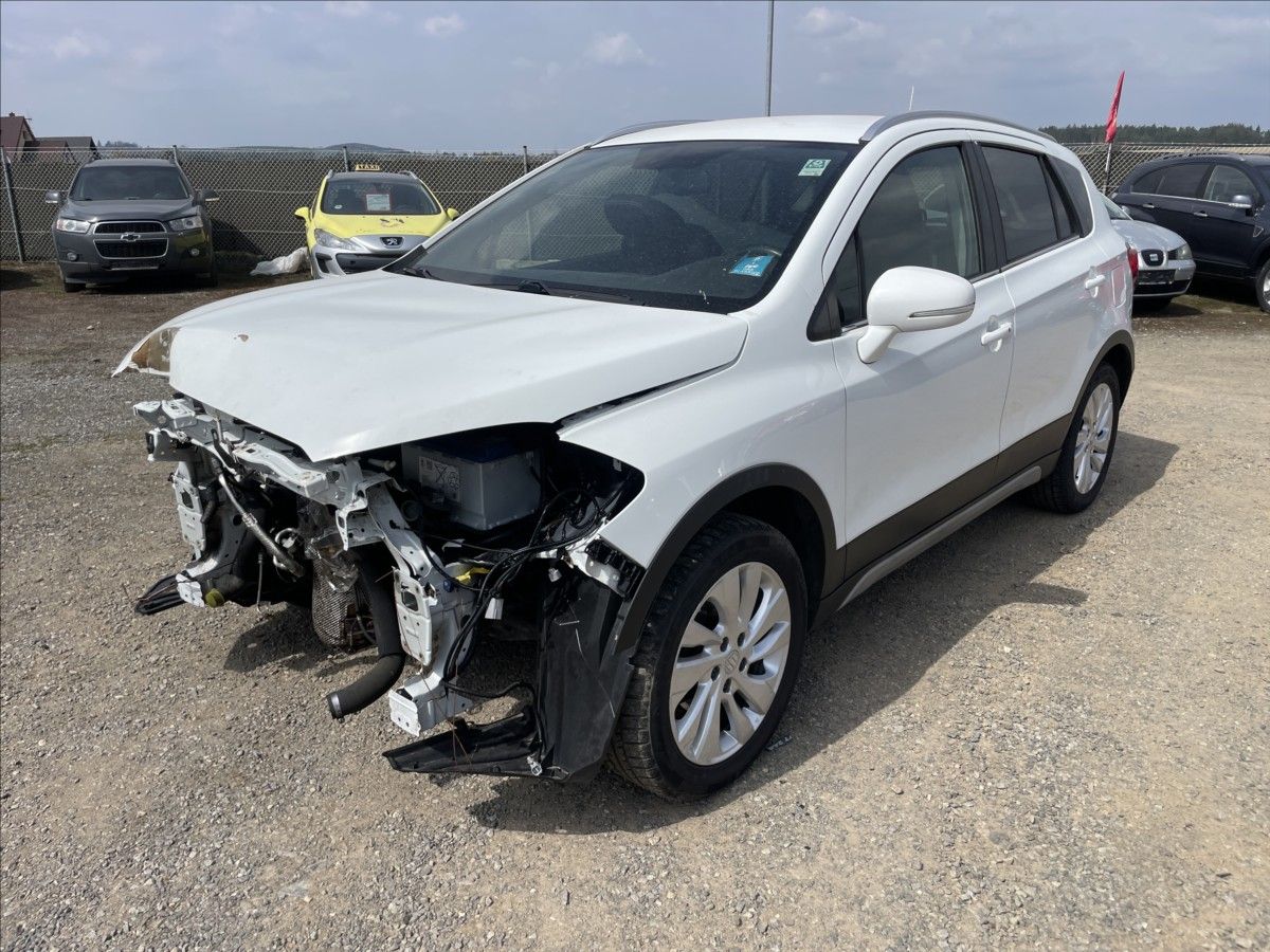 Suzuki SX4 S-Cross, 3,0 DDiS 88kw 4x4 havarované,