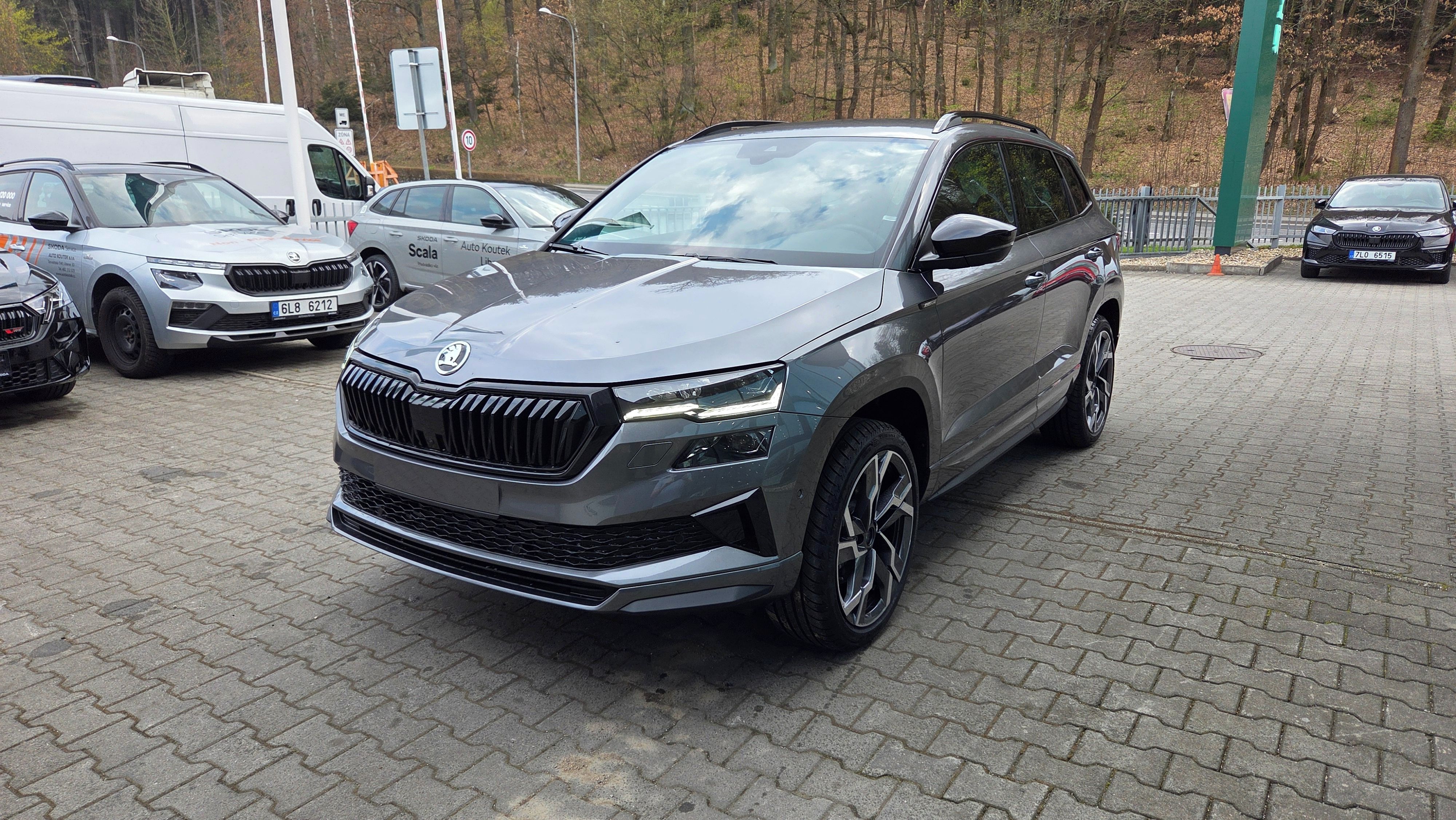 Škoda Karoq, Sportline TSI 140 kW DSG 4x4 - fotka 2