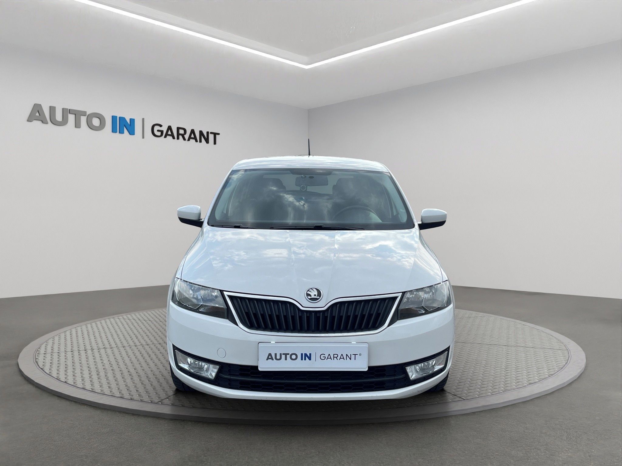Škoda Rapid, Spaceback AMBIENTE 1.6 TDi 77k - fotka 2