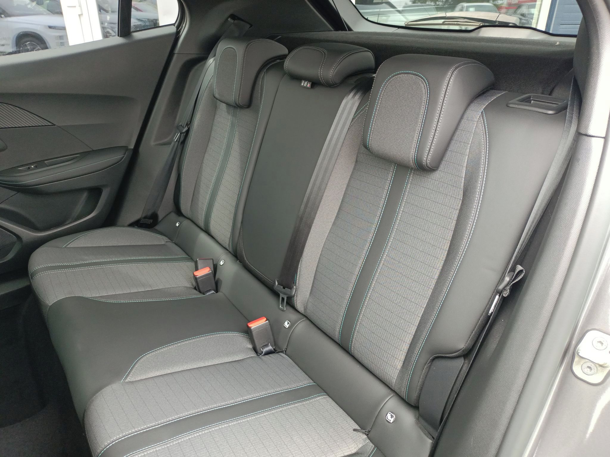 Peugeot 2008, Allure 1.2 PT 130k MAN6 - fotka 5