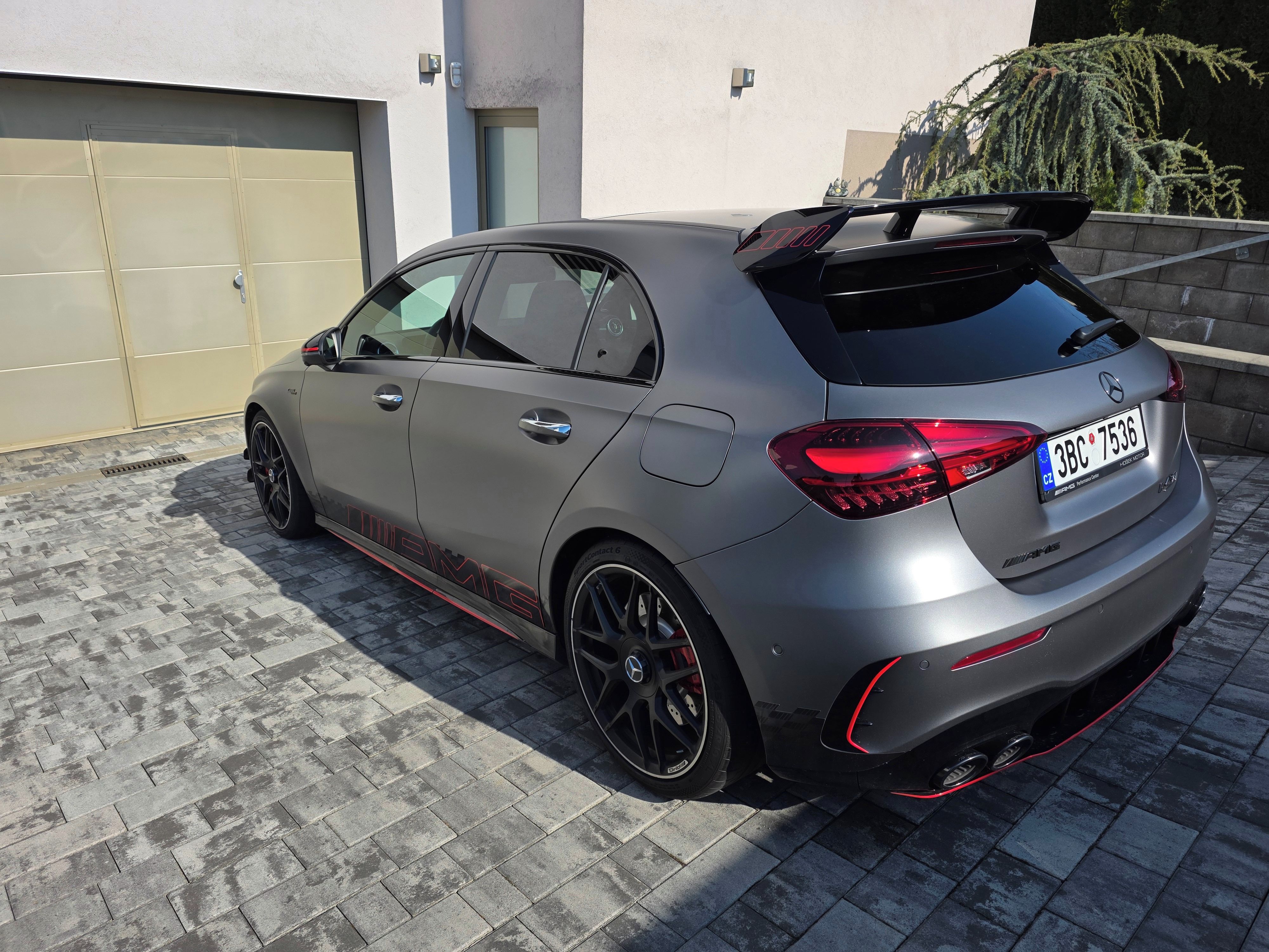 Mercedes-Benz Třídy A, A45S Street Style Edition - fotka 4