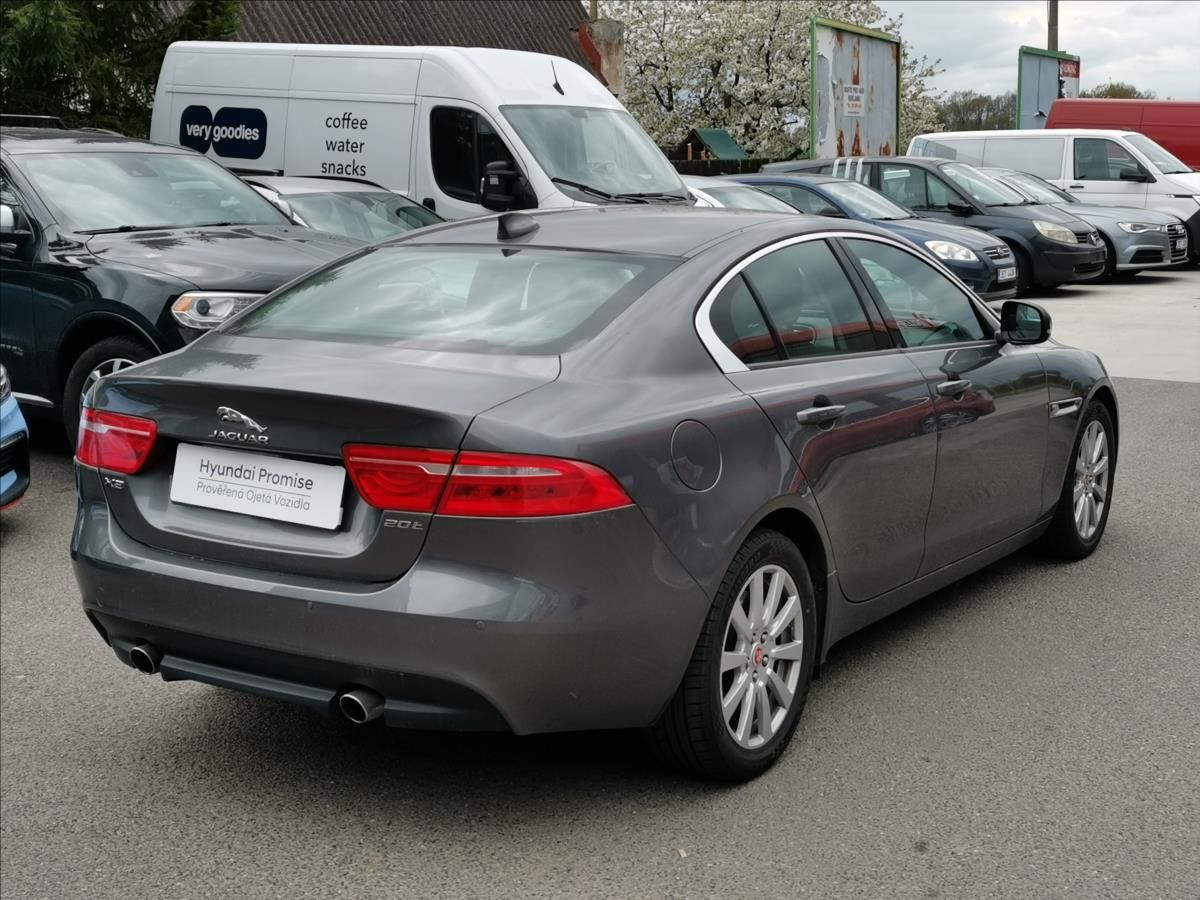 Jaguar XE, 2,0 Pobočka Kolín - fotka 4