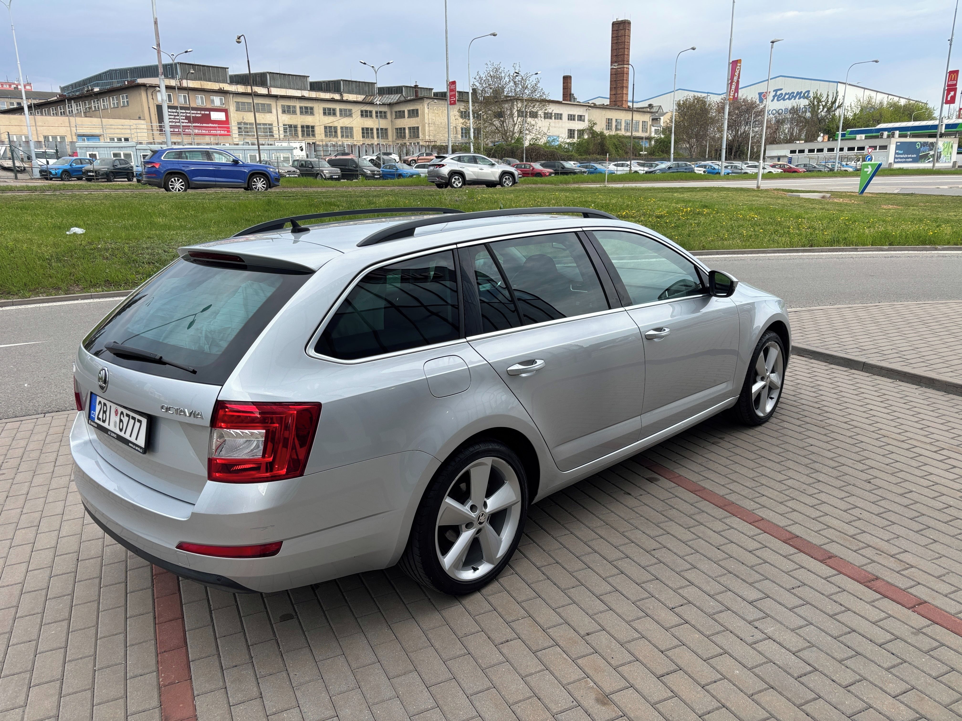 Škoda Octavia, 1.6TDi 81kW DSG Sport - fotka 5