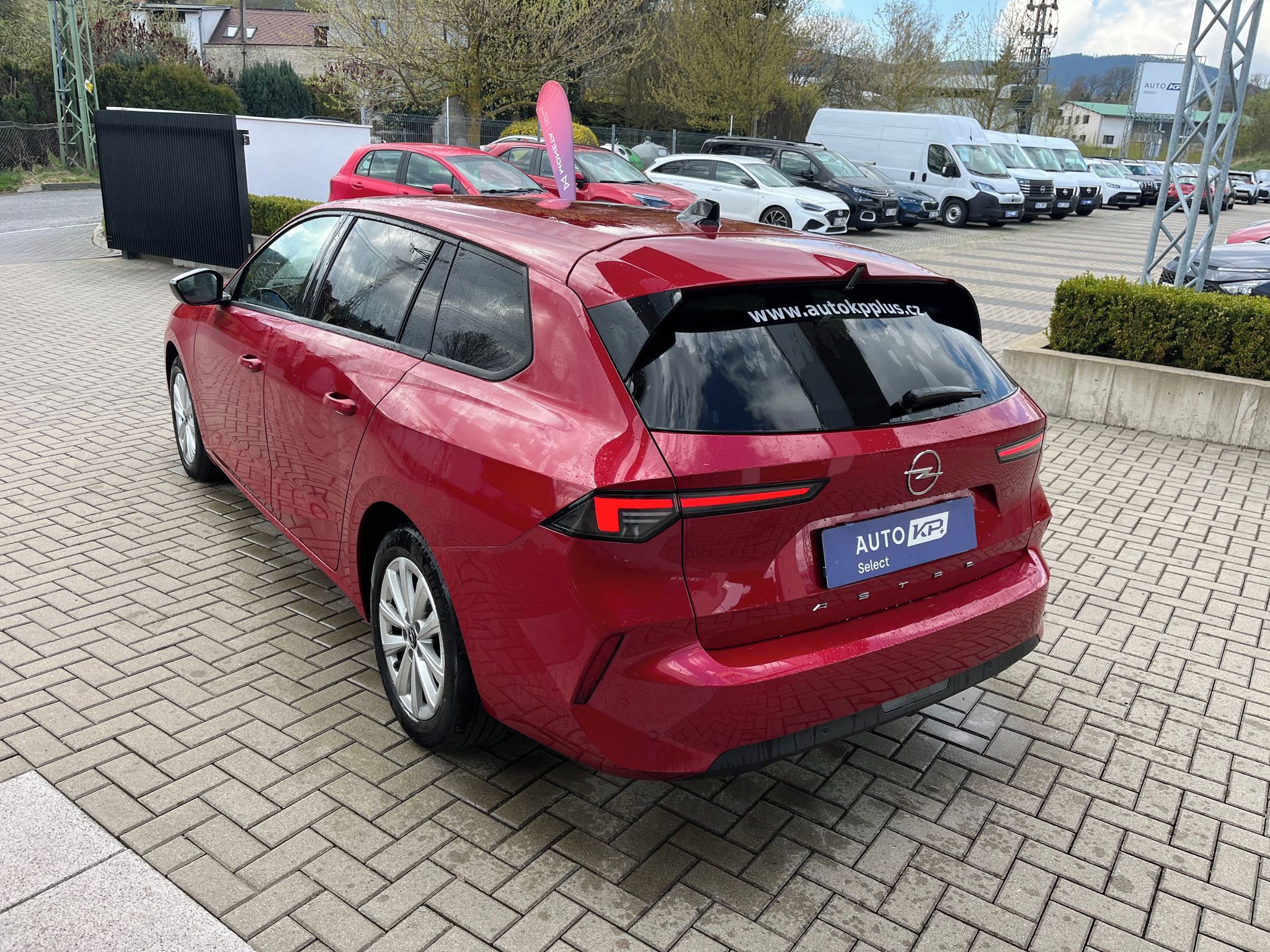 Opel Astra, 1.2 TURBO 110k MAN6 Edition ST - fotka 4