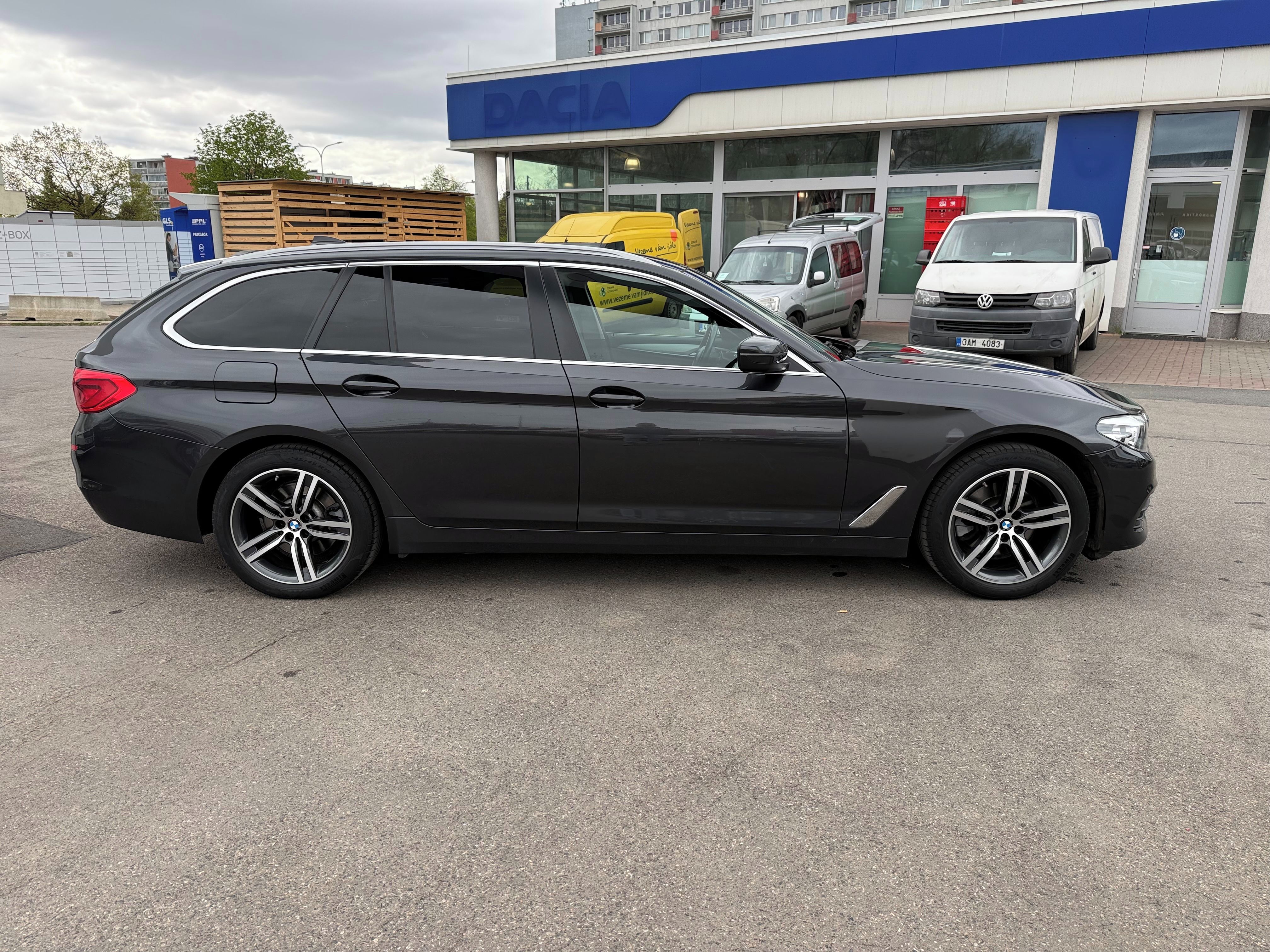 BMW Řada 5, 520d XDRIVE 140kW - fotka 5