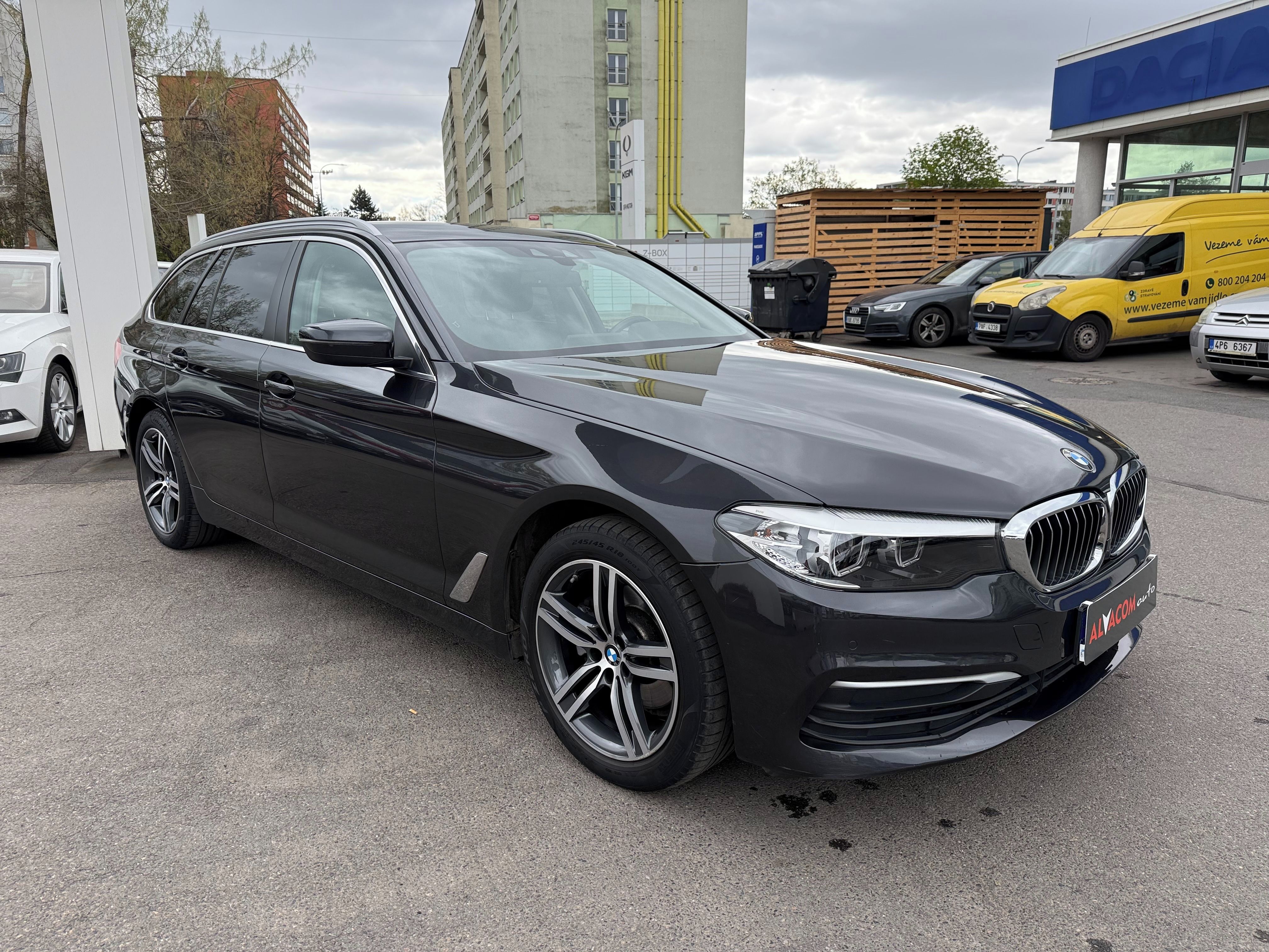 BMW Řada 5, 520d XDRIVE 140kW - fotka 4