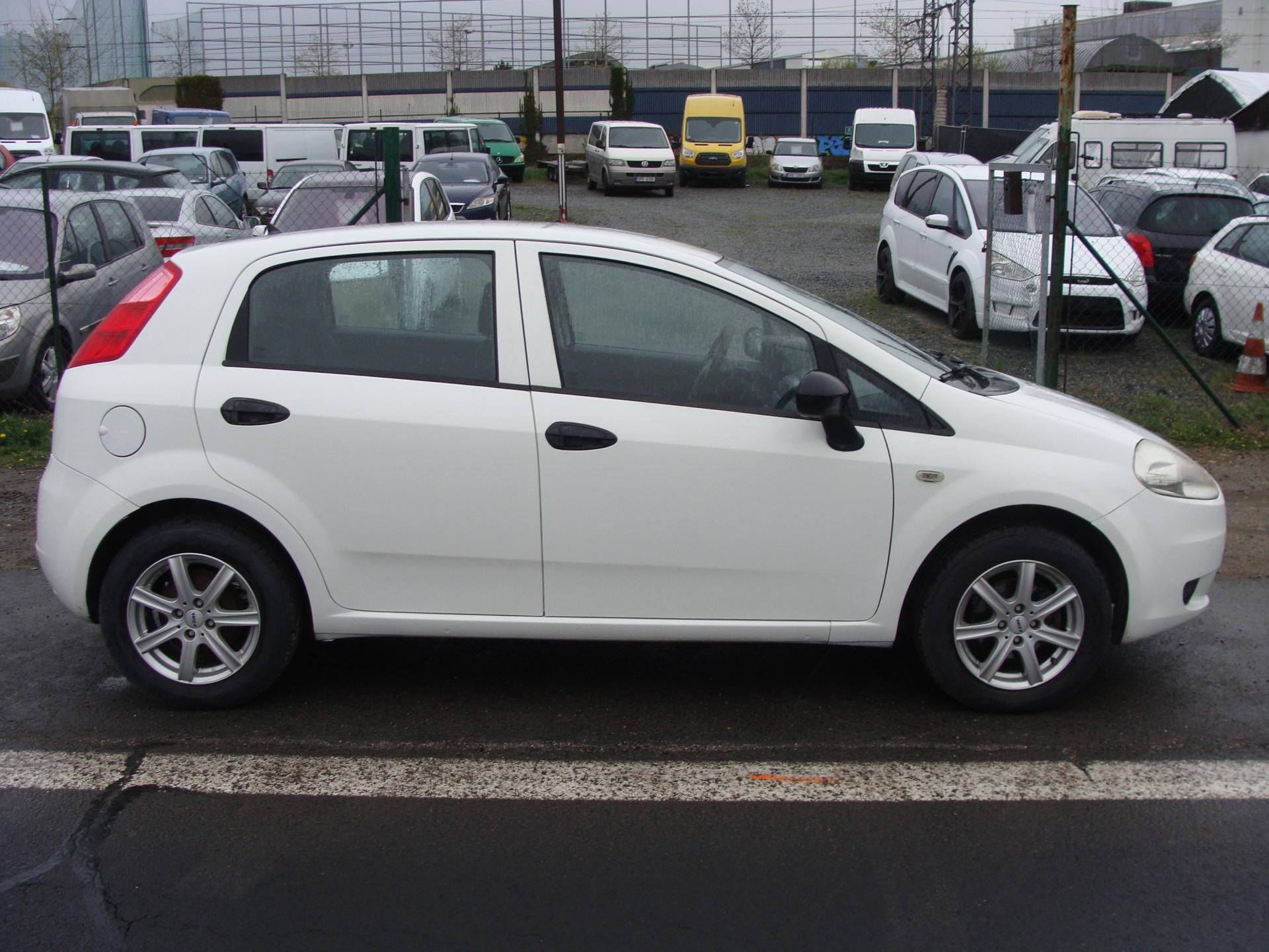 Fiat Grande Punto, 1.4i, 57 kW, klimatizace - fotka 6
