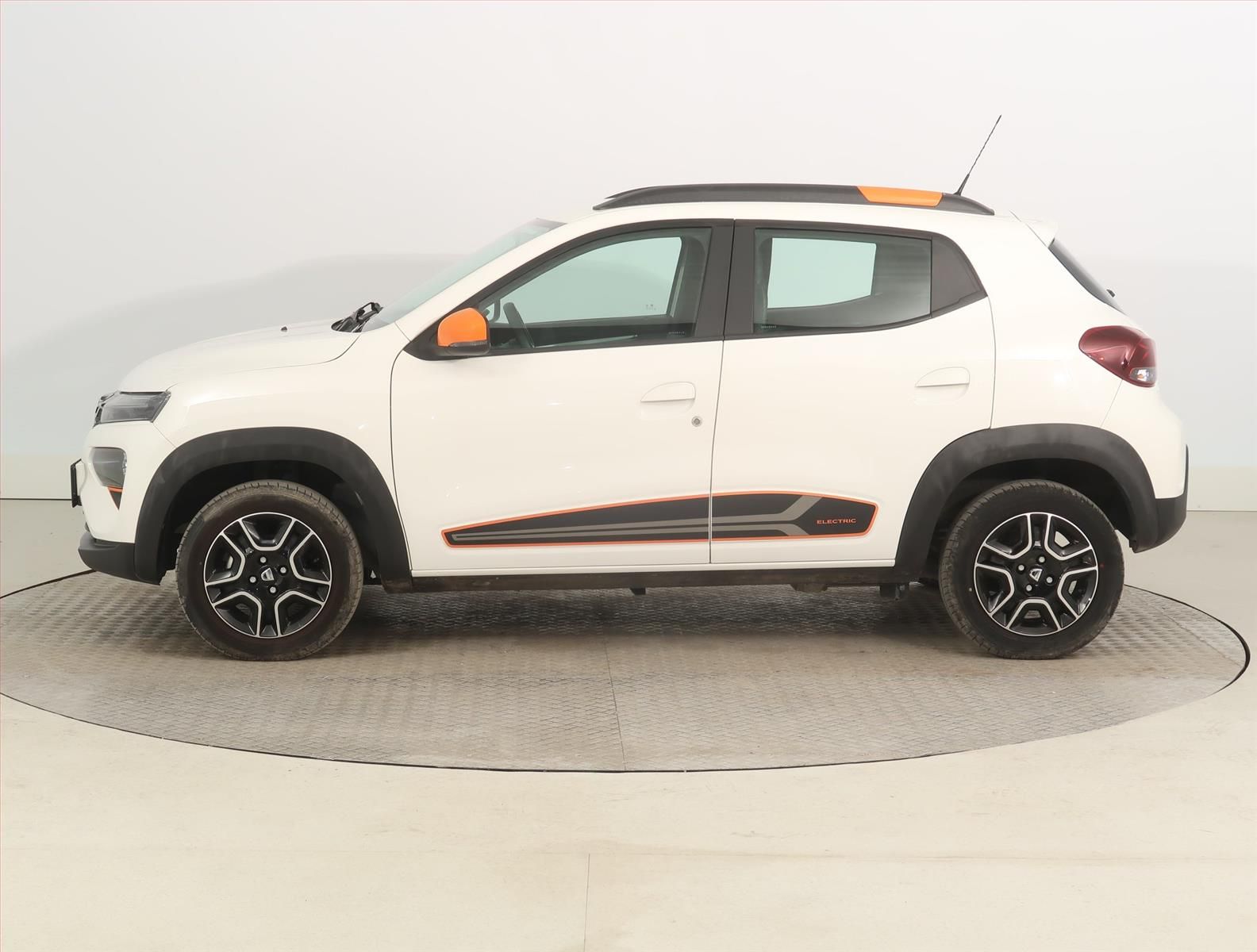 Dacia Spring, Electric 45 (27 kWh), SoH 91% - fotka 3