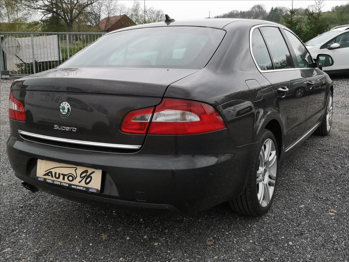Škoda Superb, 2,0 TDi pravidelný servis, TOP - fotka 2
