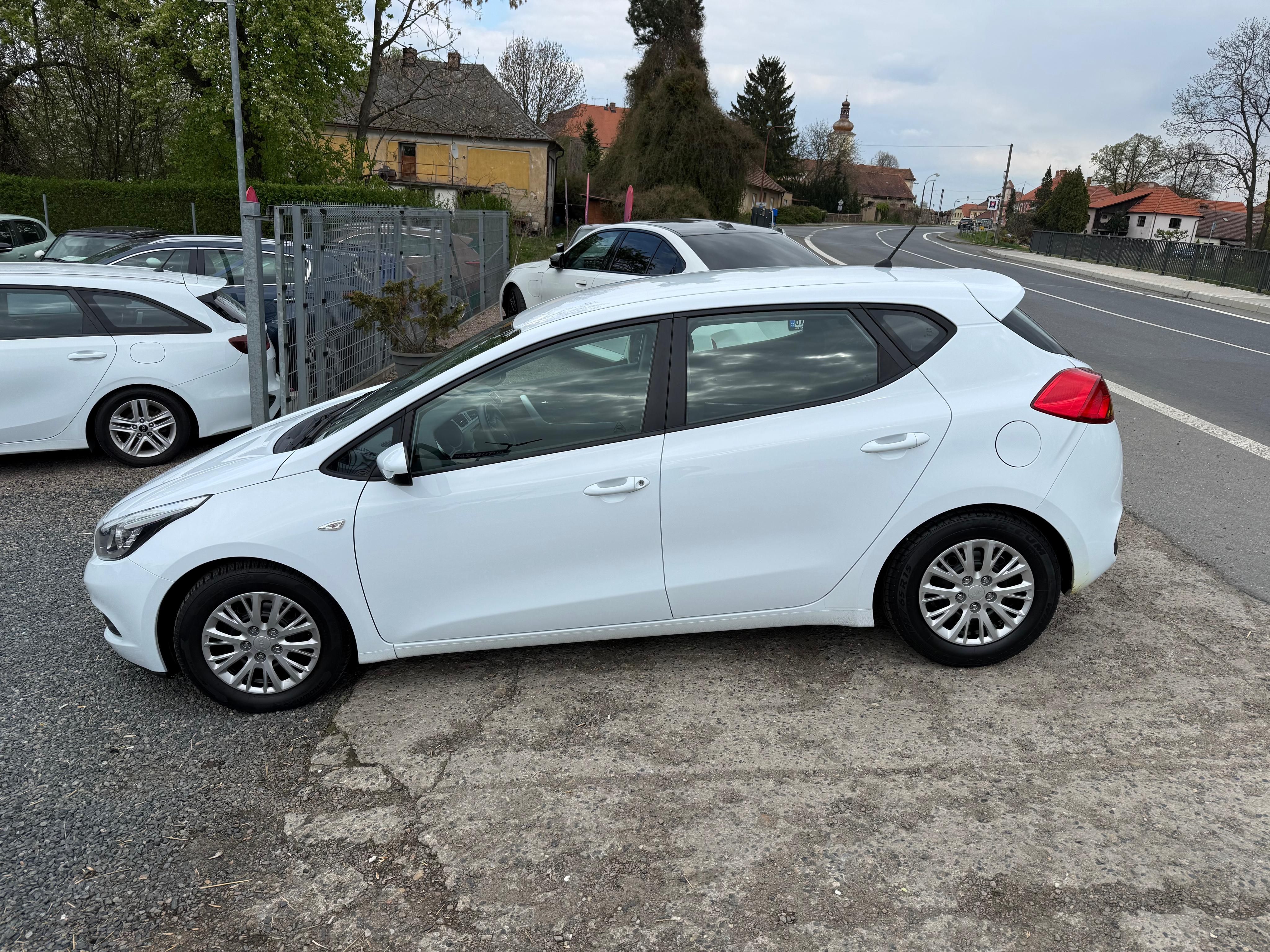 Kia Cee´d, 1.4 CVVT ČR - fotka 2