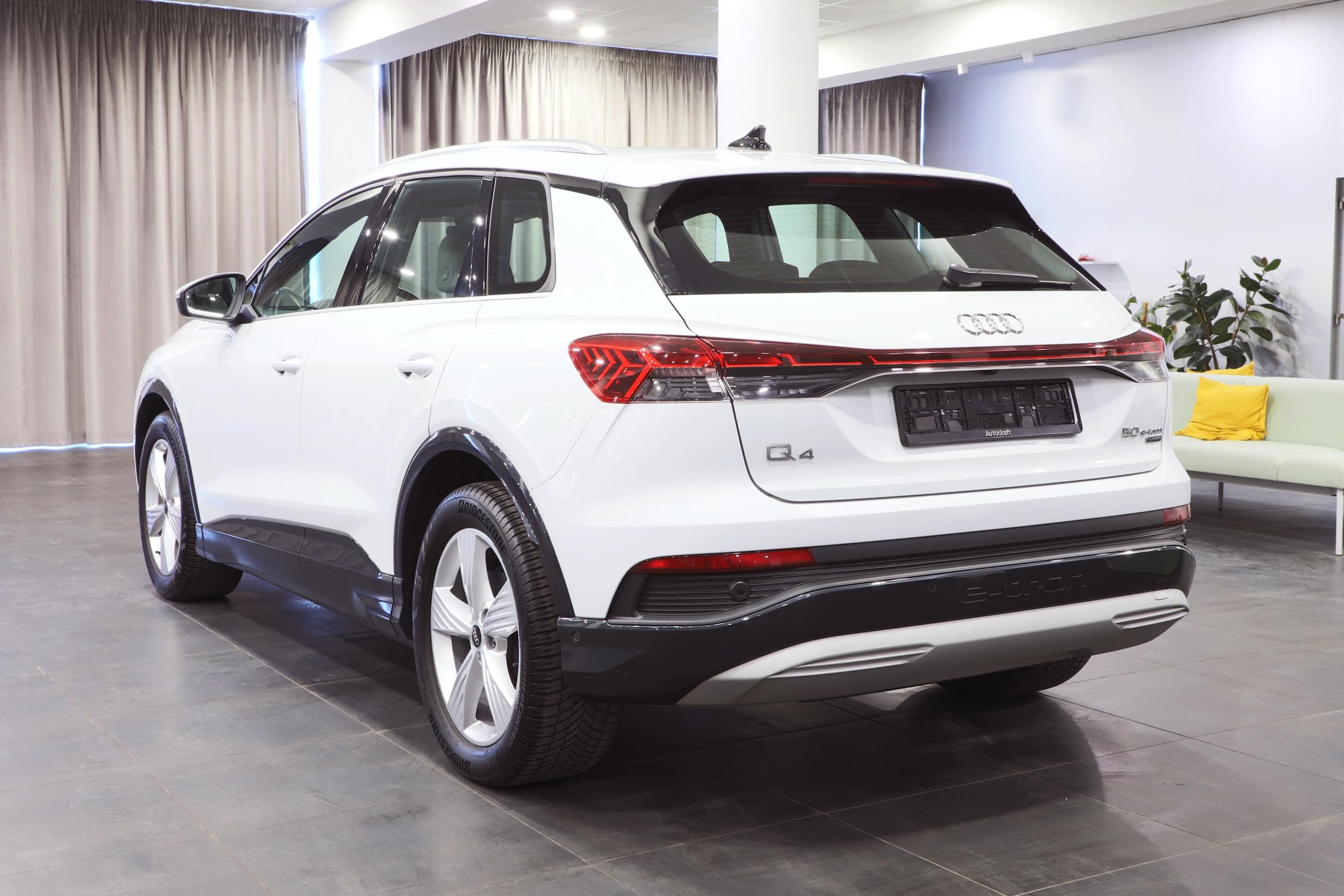 Audi Q4 e-tron, 50 quattro 220kW 4x4 / ALU 19" - fotka 5