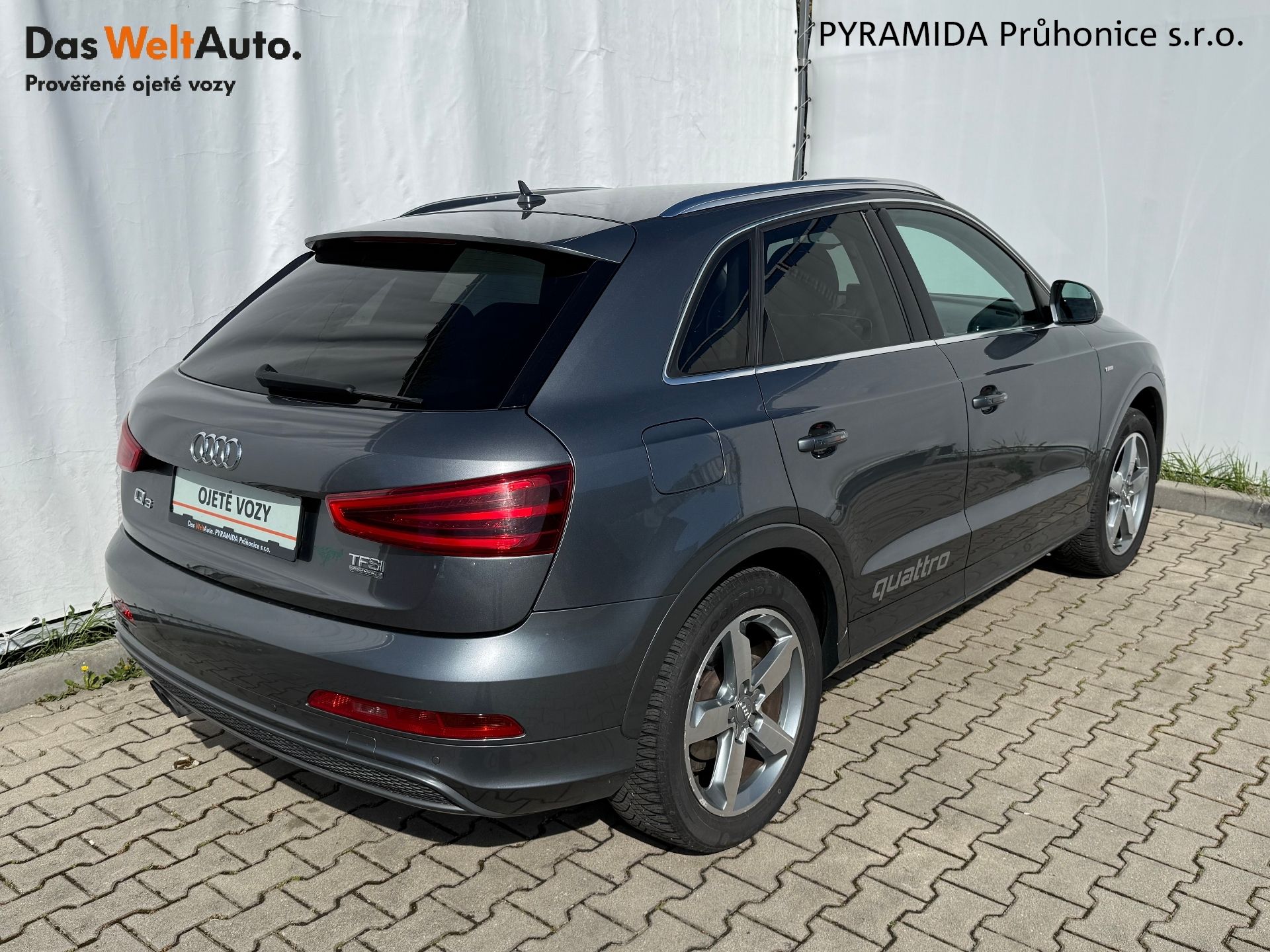 Audi Q3, 2.0 TFSI 125 kW S-line 4x4 - fotka 2
