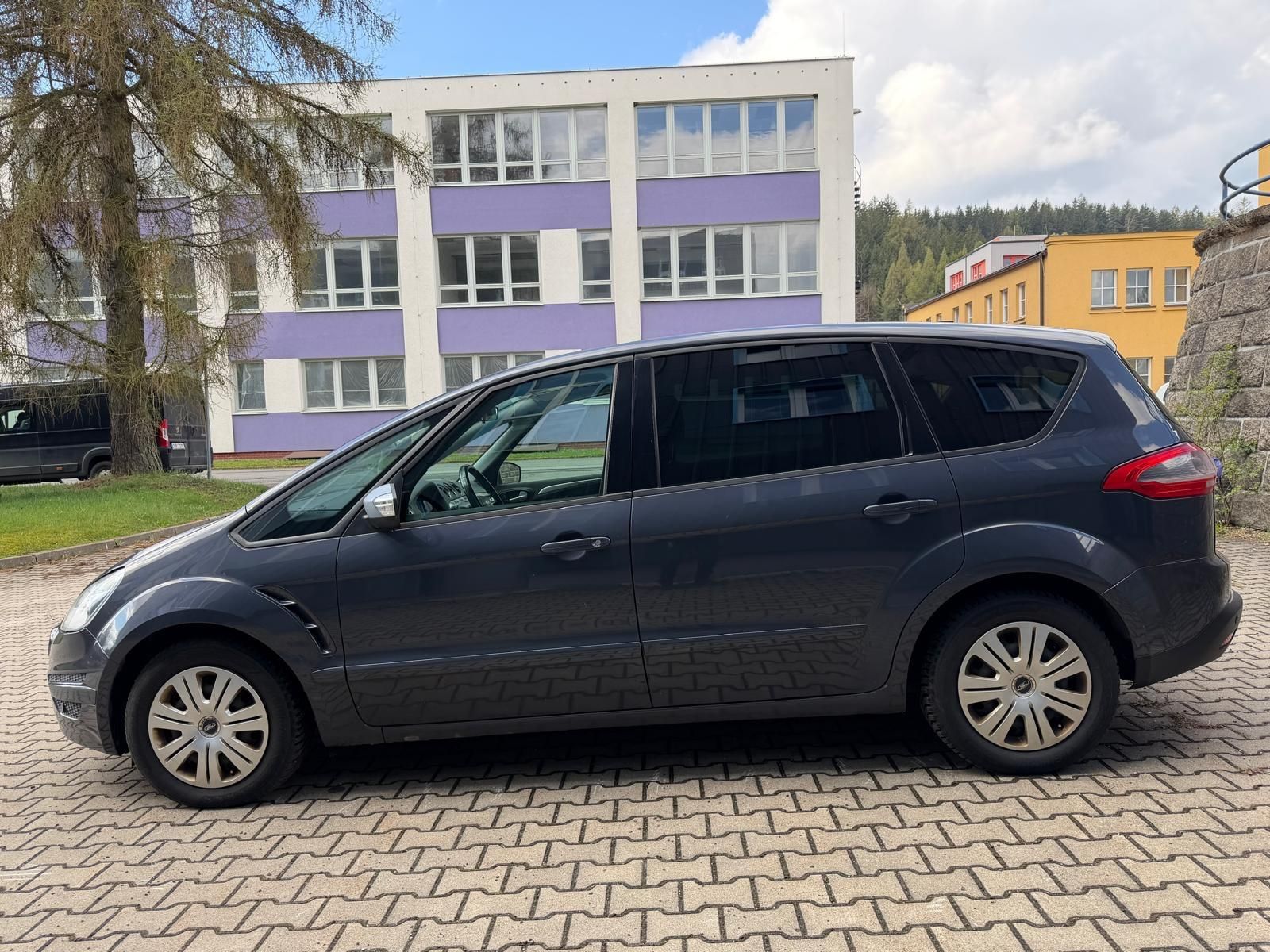 Ford S-MAX, 2,0 TDCi 7- místný/ pneu / - fotka 2