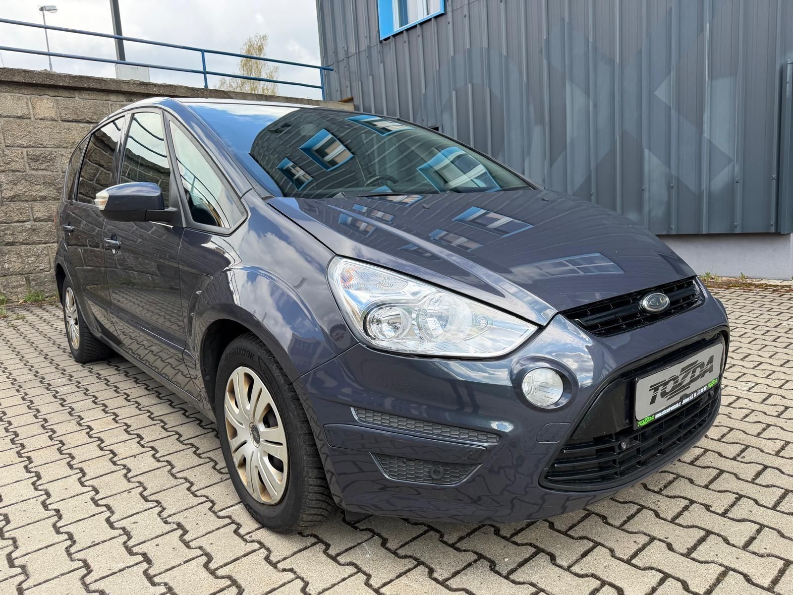 Ford S-MAX, 2,0 TDCi 7- místný/ pneu / - fotka 6