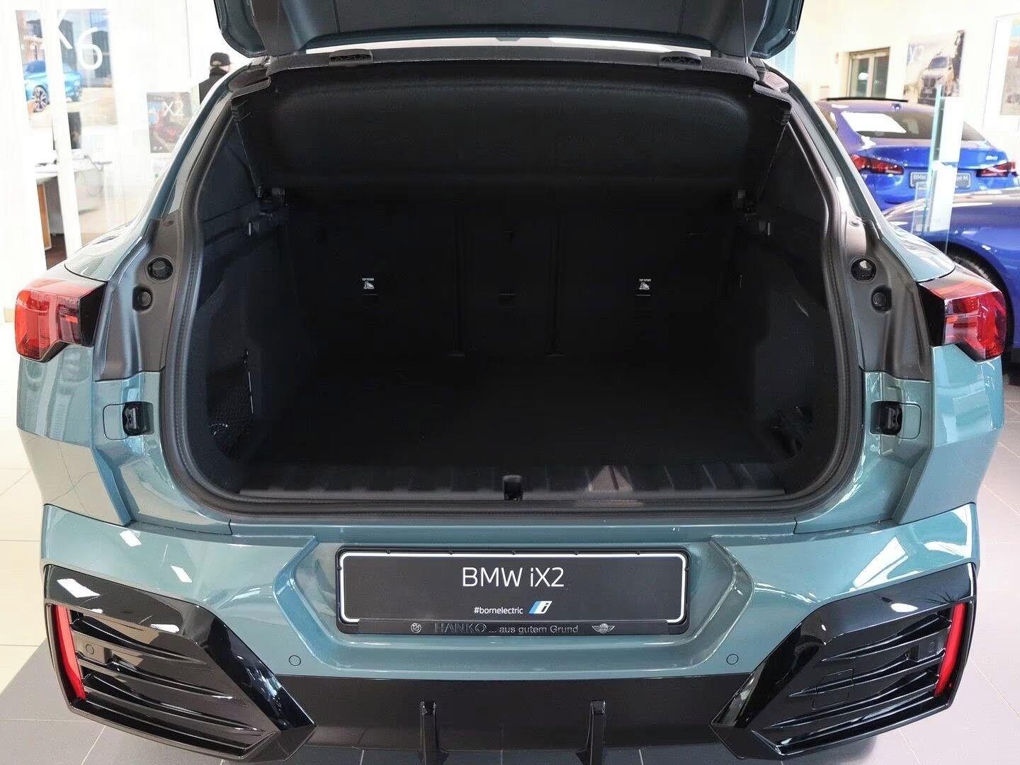 BMW iX2, IX2 EDRIVE20 - fotka 2