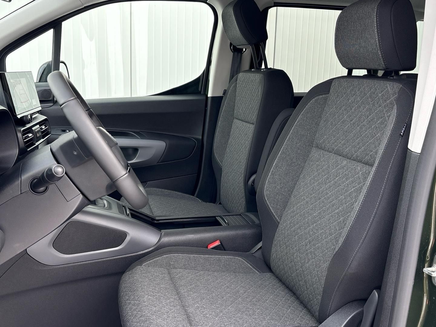 Opel Combo, 1.5CDTi 130k 96kW Elegance Plu - fotka 5