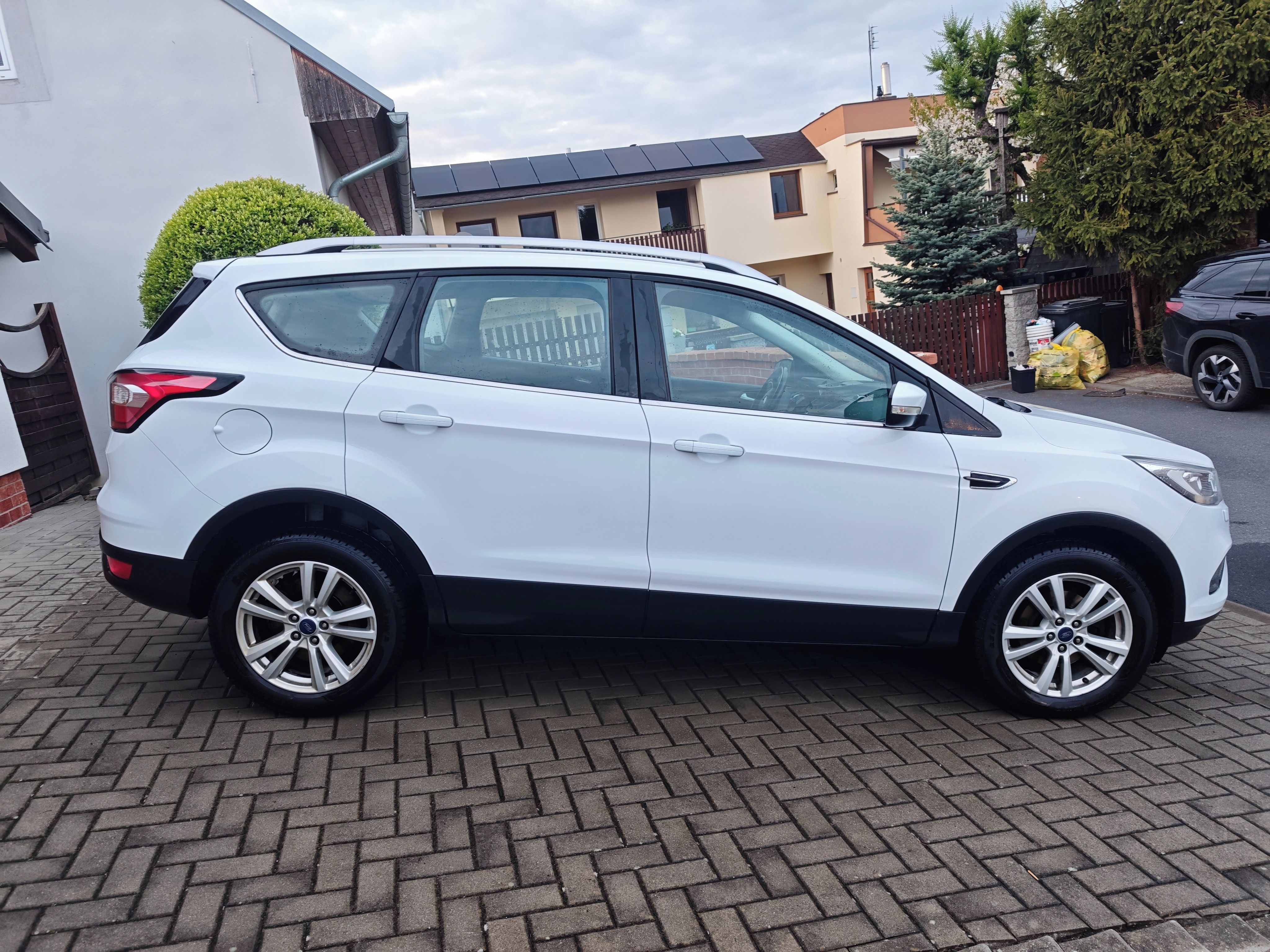 Ford Kuga, 1.5 ecoboost, 88kW, k opravě - fotka 4