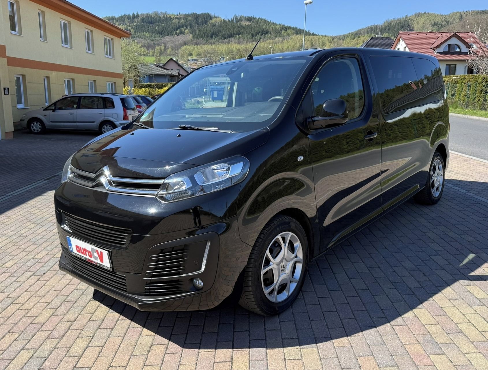 Citroën SpaceTourer, 2.0 HDI 130kW AUTOMAT 8 MÍST - fotka 2