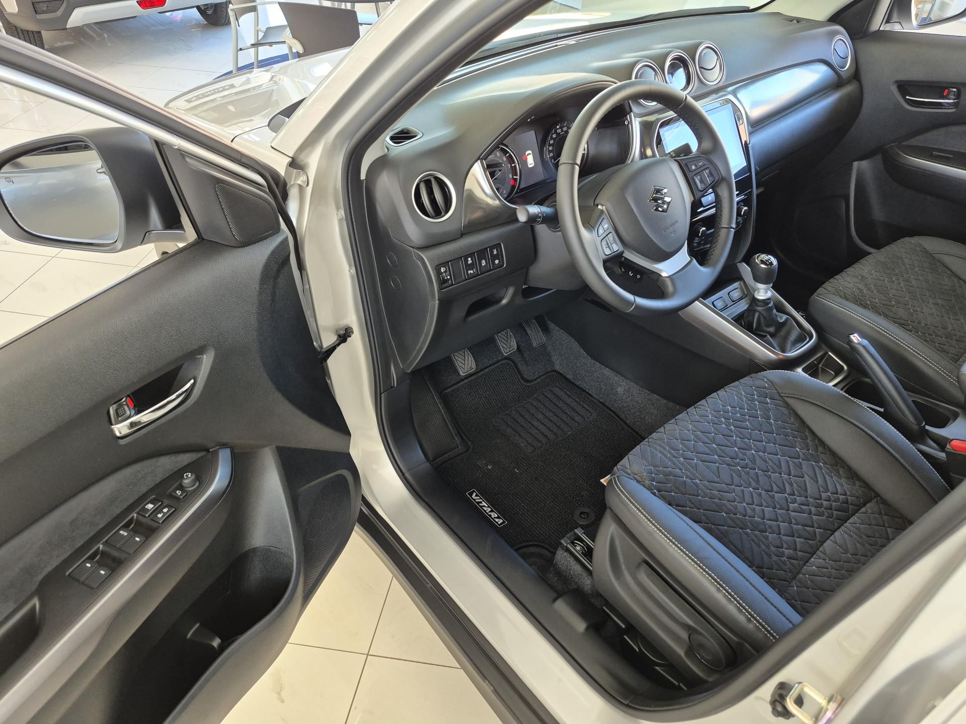 Suzuki Vitara, 1,4 Elegance Hybrid - fotka 4