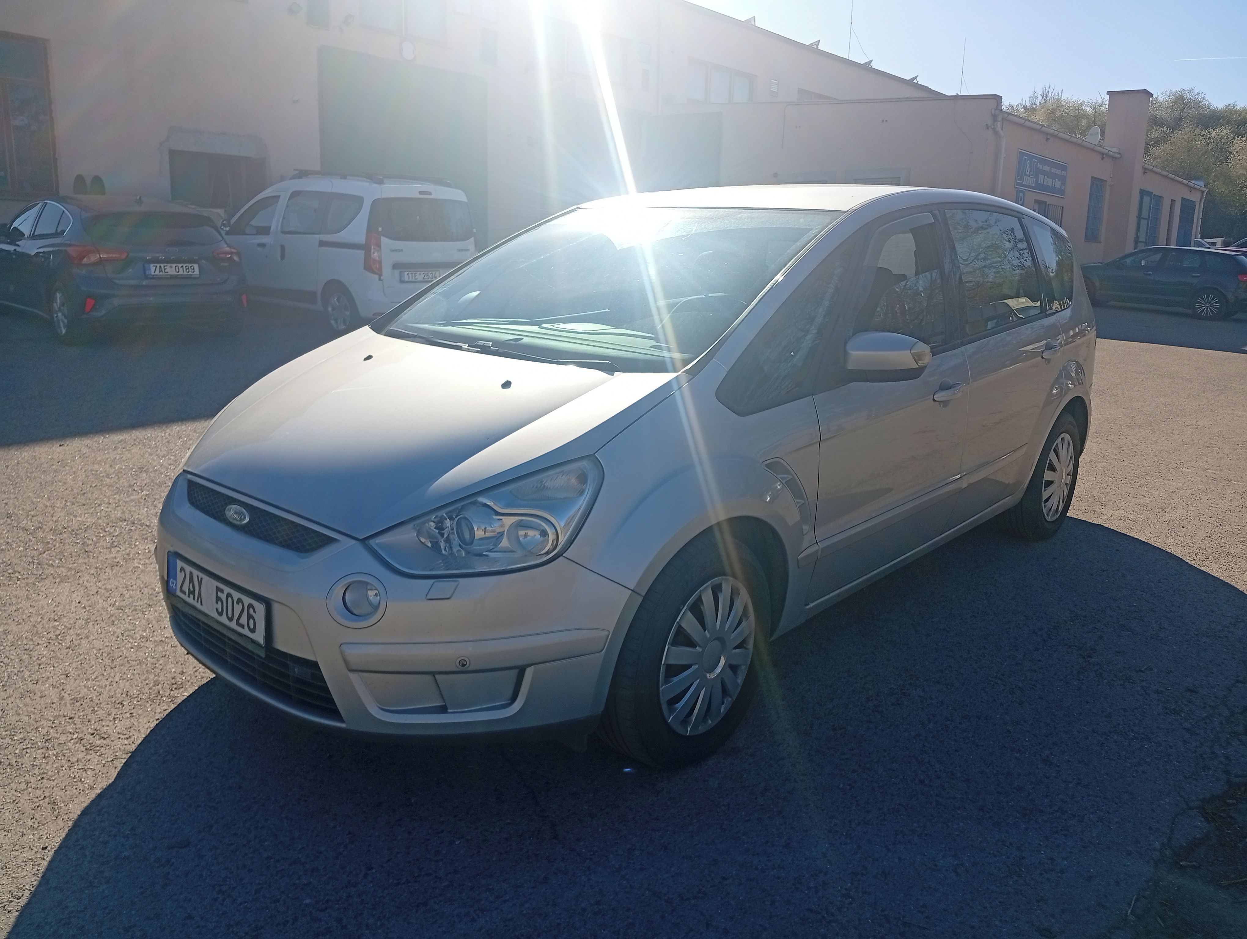 Ford S-MAX, 2.0 TDCI 103 KW  Servisovano - fotka 2