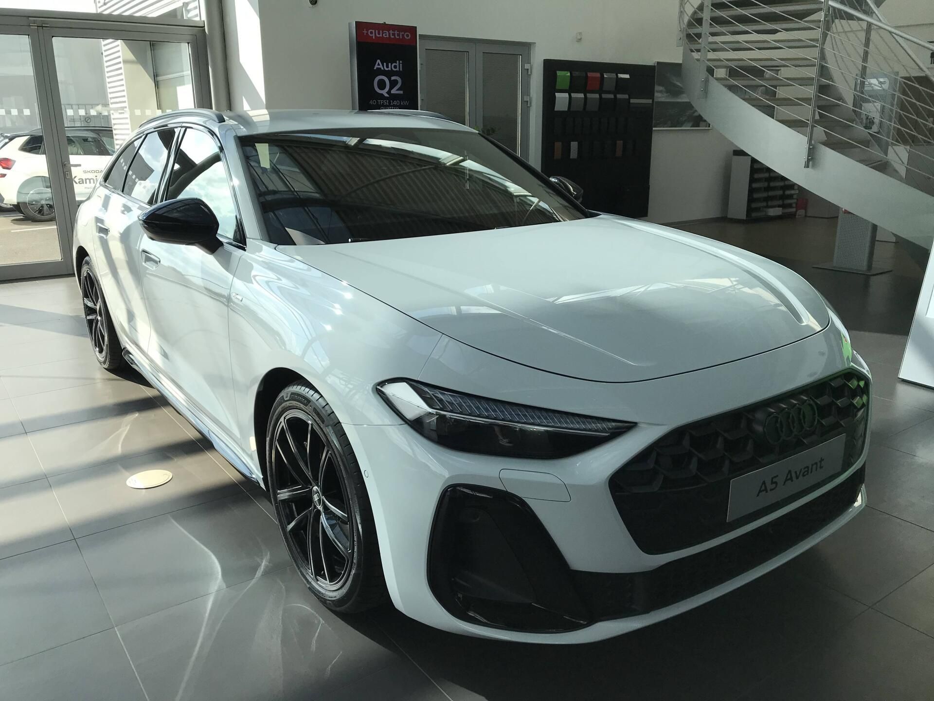Audi A5, 7STR 2,0TDI - fotka 2