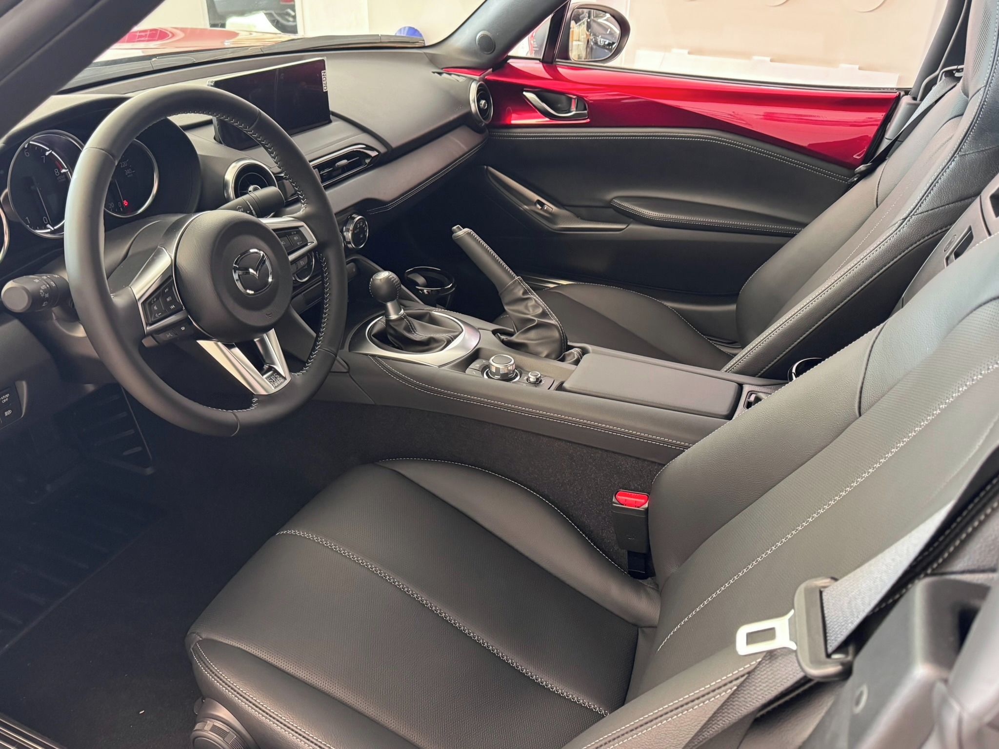 Mazda MX-5, 1,5 M/T Exclusive Line - fotka 5