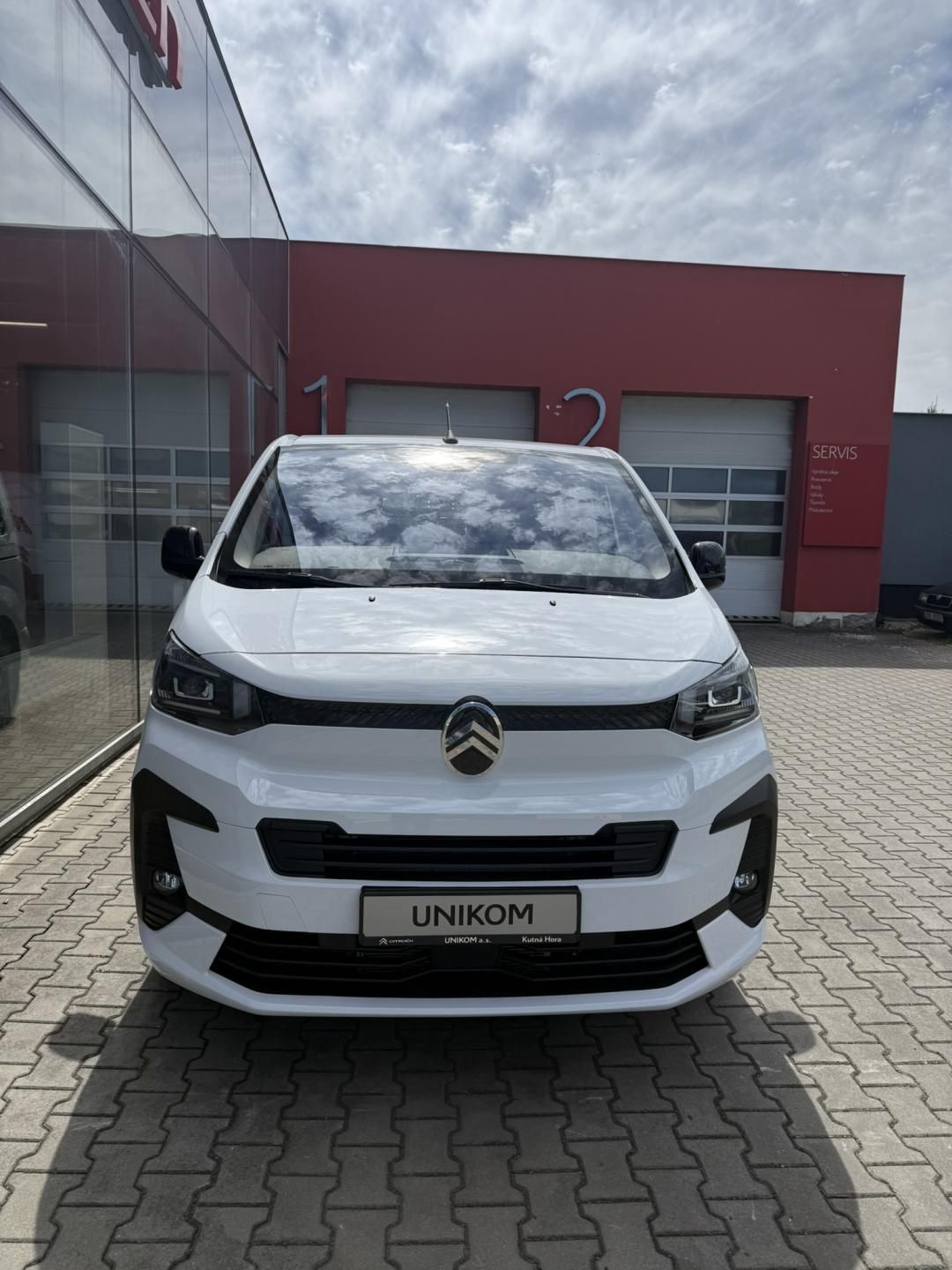 Citroën SpaceTourer, FEEL L2 2.2 BlueHDi 180 S&S EA - fotka 2