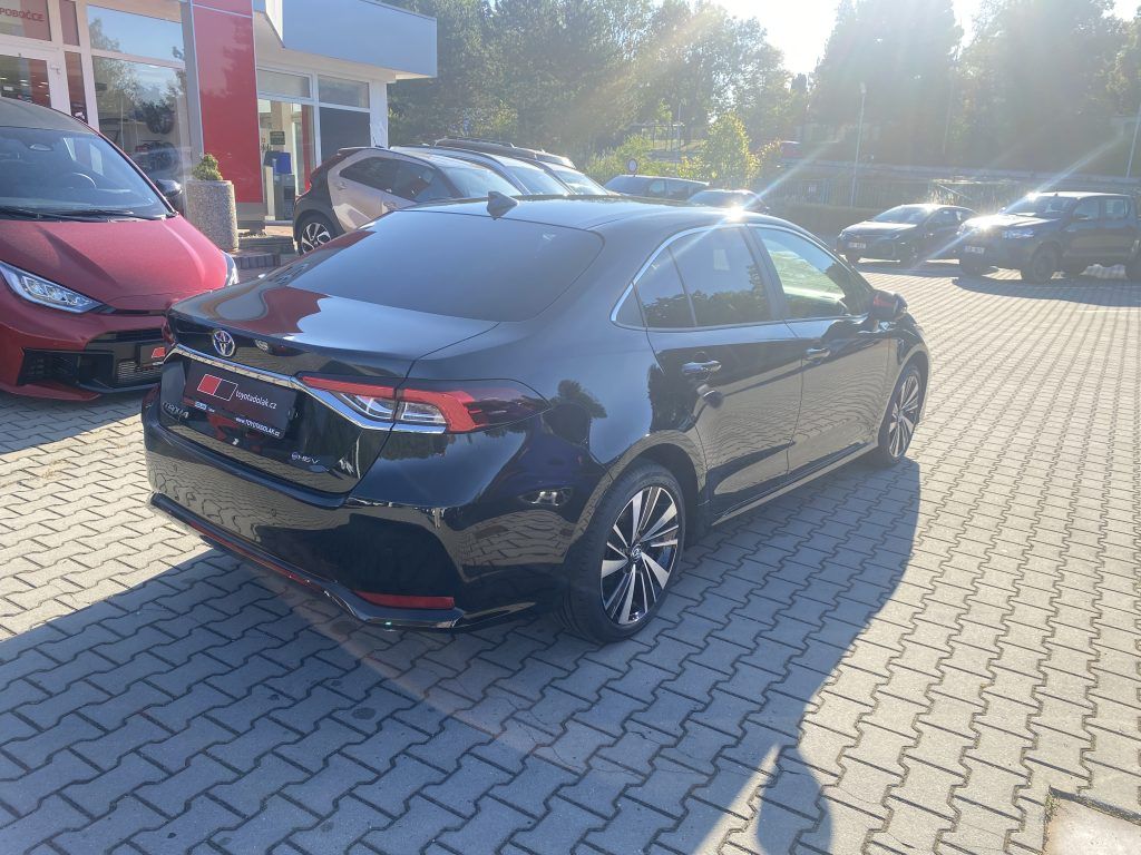 Toyota Corolla, 1.8 Hybrid CVT Style - fotka 6