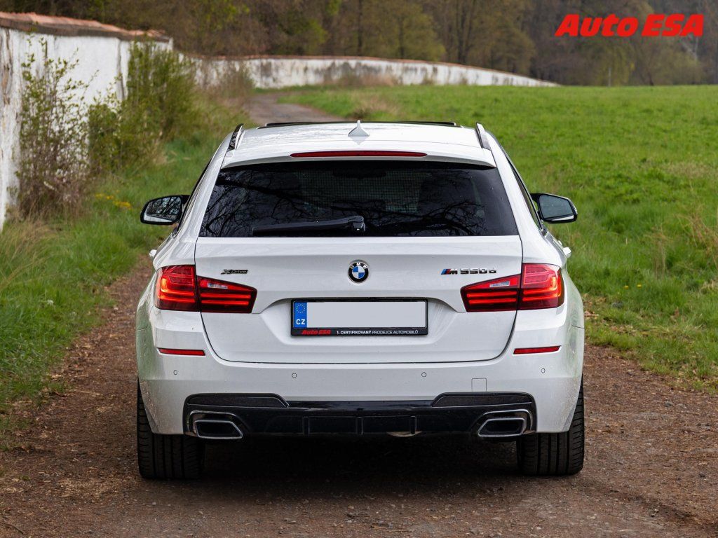 BMW Řada 5, 3.0D M550 d xDrive,AT,LED - fotka 4