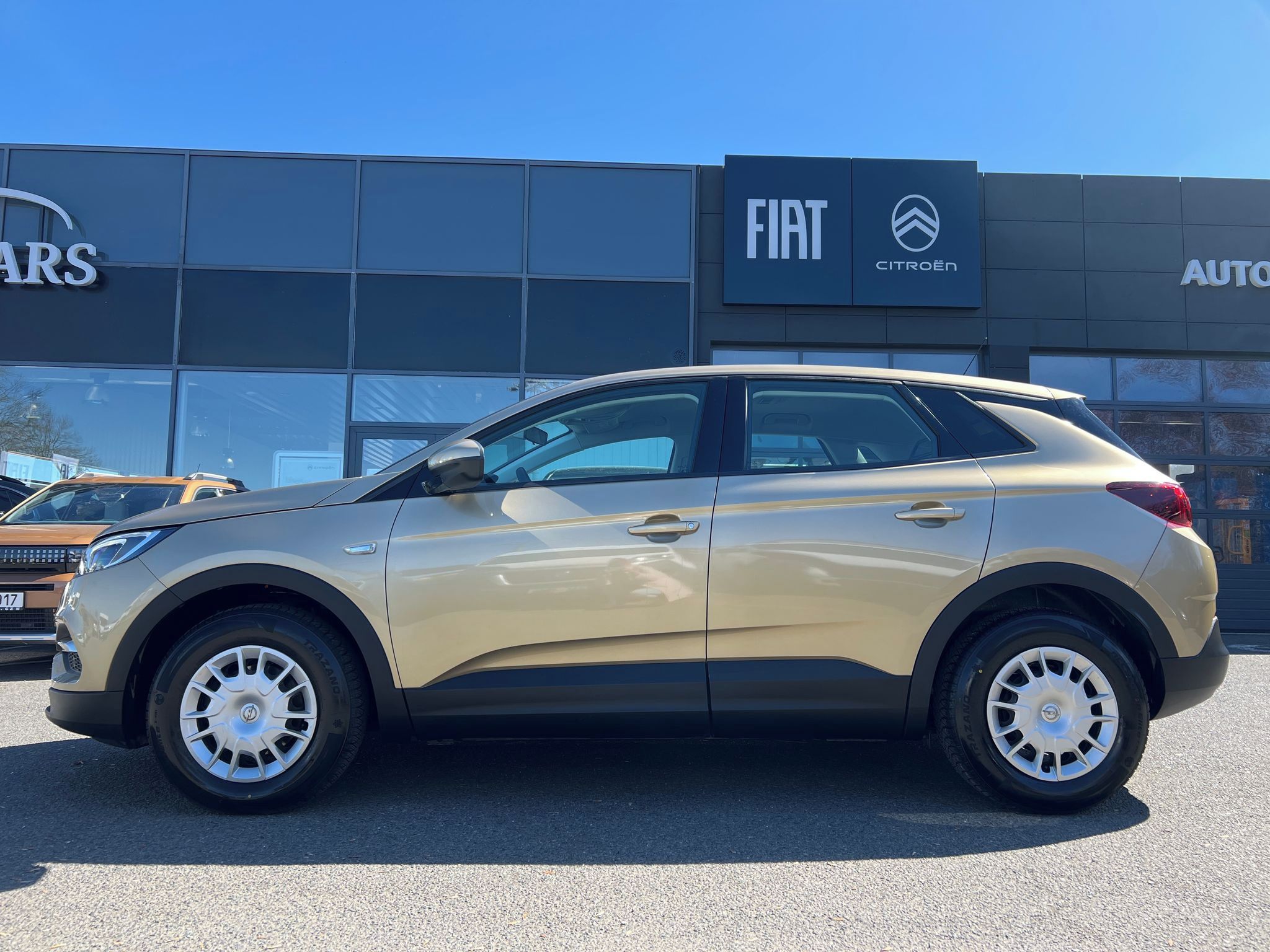 Opel Grandland X, 1.2 131k SERVIS ZÁRUKA VÝHŘEV - fotka 4