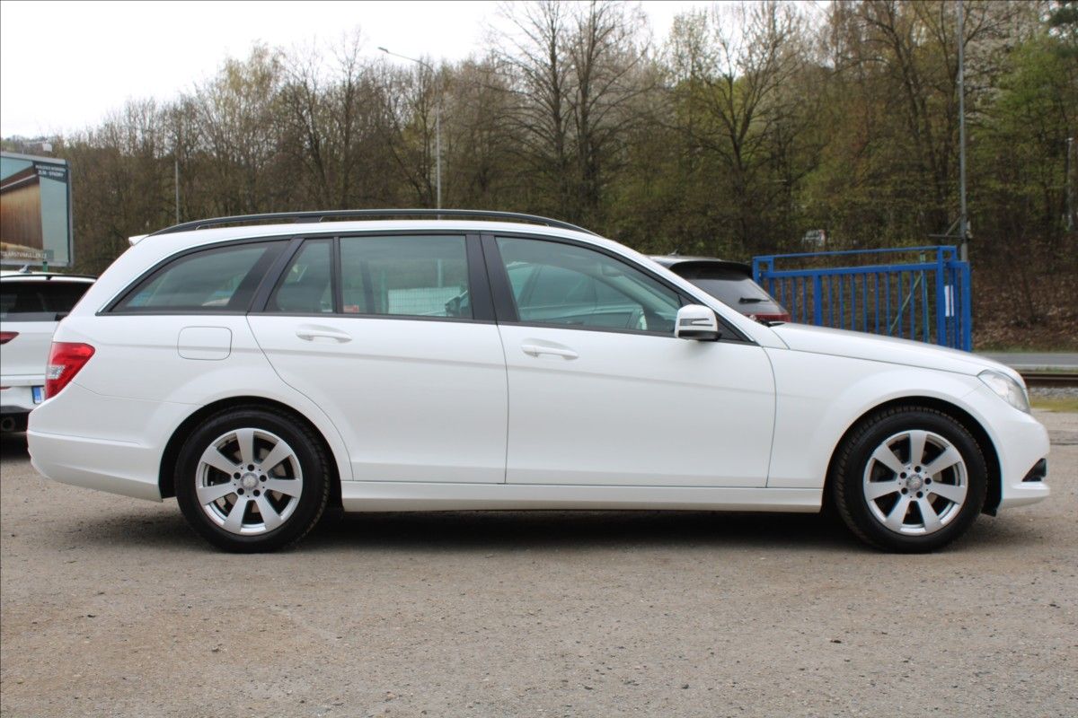 Mercedes-Benz Třídy C, 2,1 200d  NOVÉ V ČR,VÝHŘEVY - fotka 4