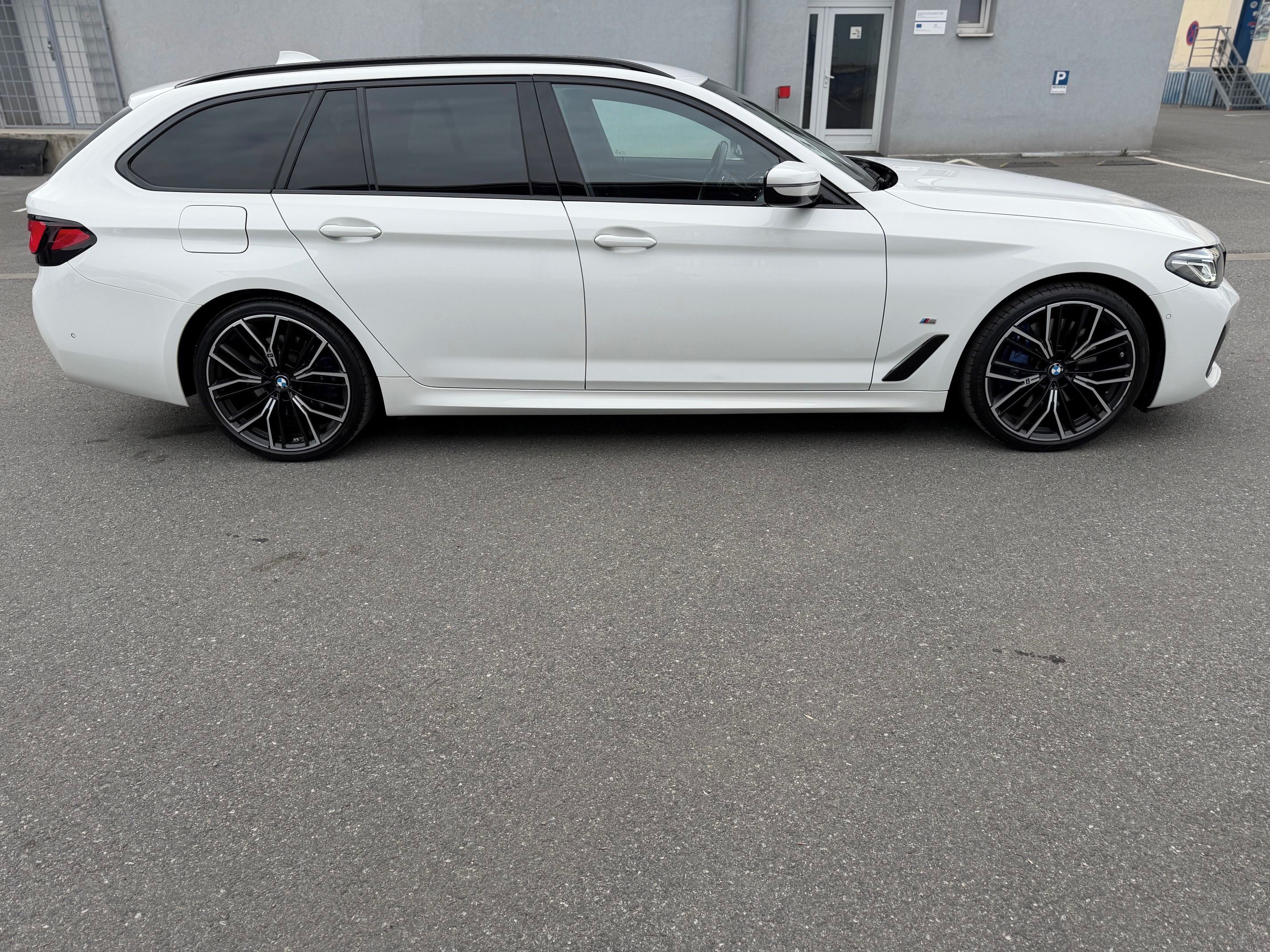 BMW Řada 5, 540i Laser H&K alu 20" M-pak - fotka 2