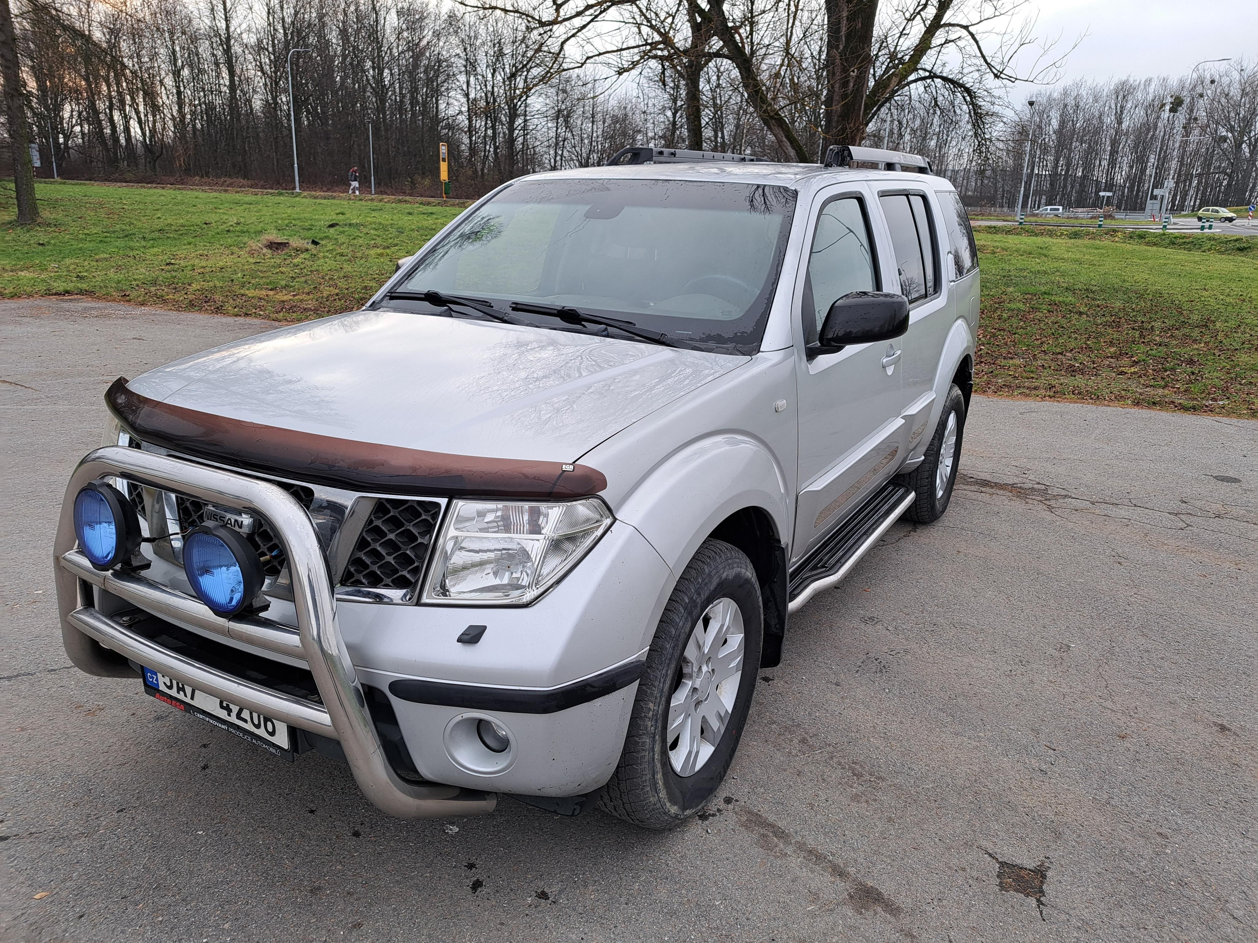 Nissan Pathfinder, Nissan Pathfinder