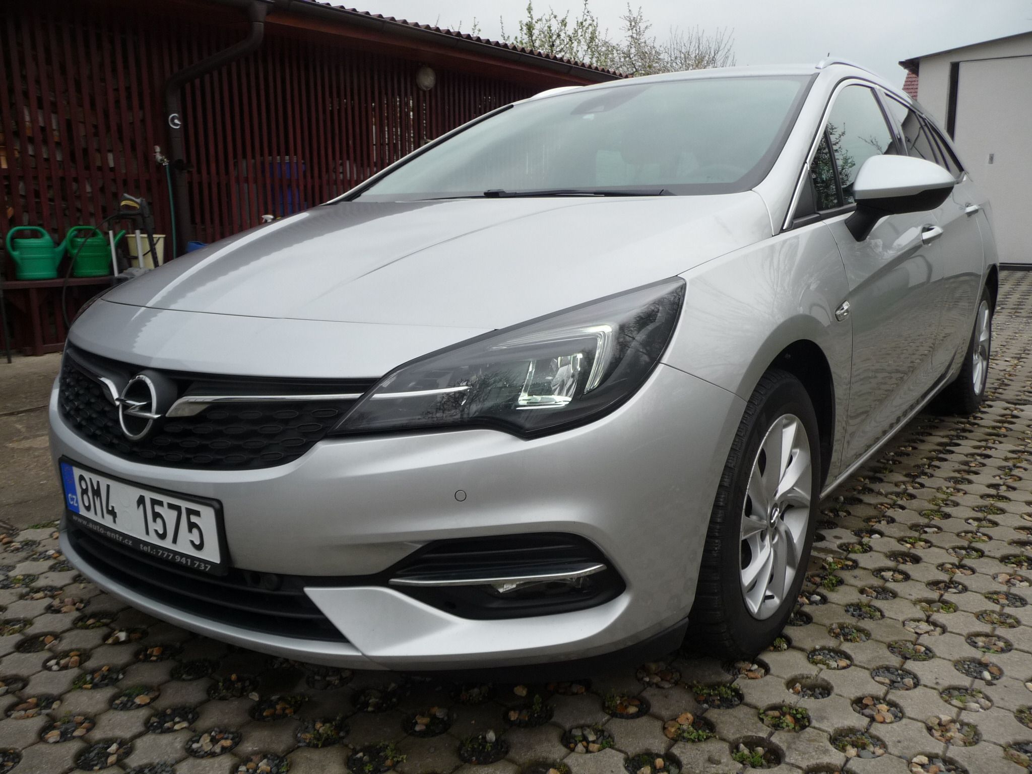 Opel Astra, 1.2i 81kw Executive po 1.majit - fotka 3
