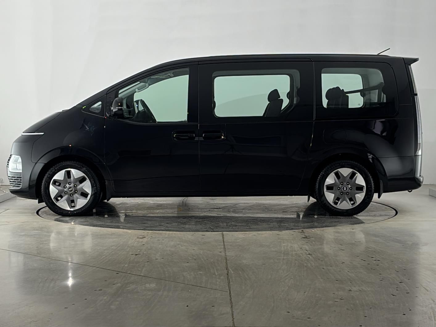 Hyundai Staria, 2.2 CRDi / 130 kW Smart - fotka 3