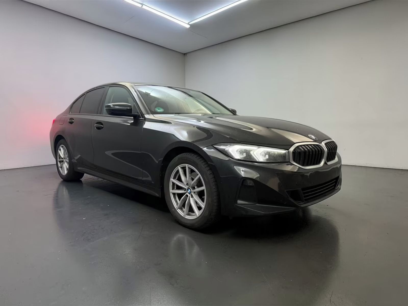 BMW Řada 3, 320d xDrive Lim. SHADOW-LINE - fotka 3