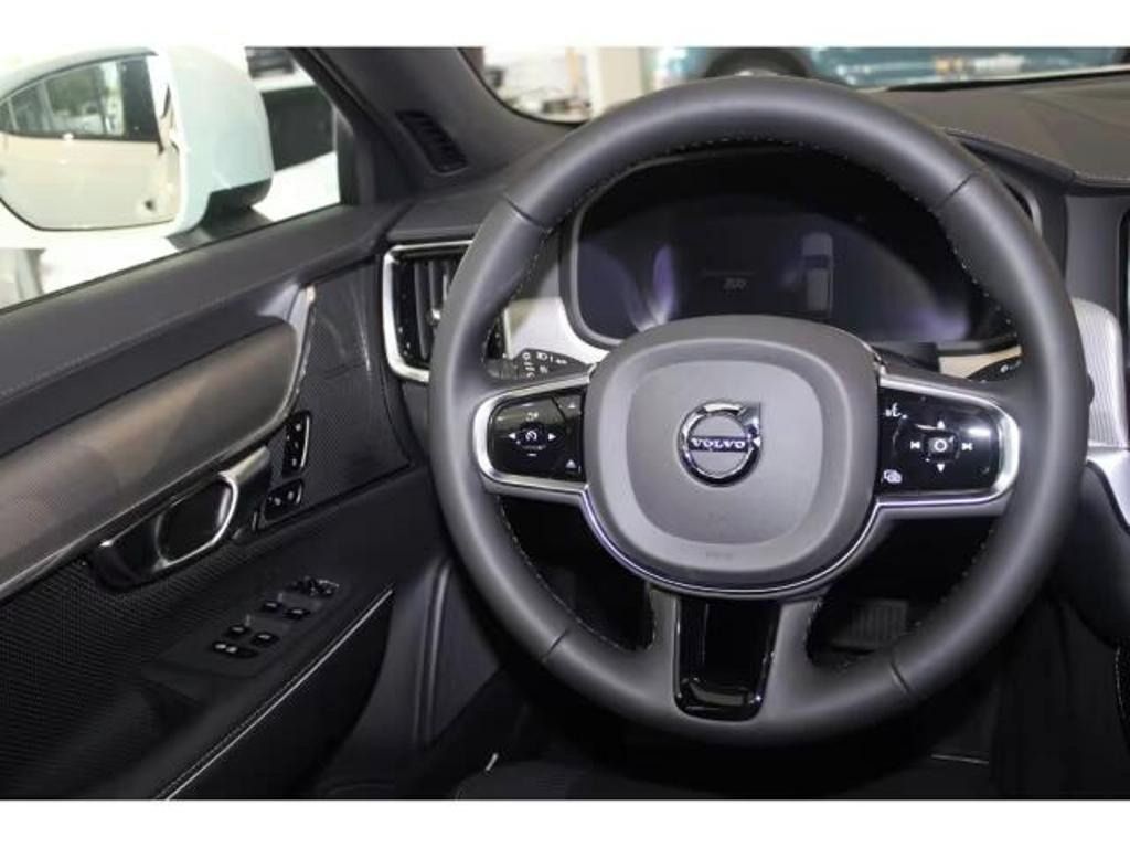 Volvo V90, Cross Country B4 2.0 4WD - fotka 6