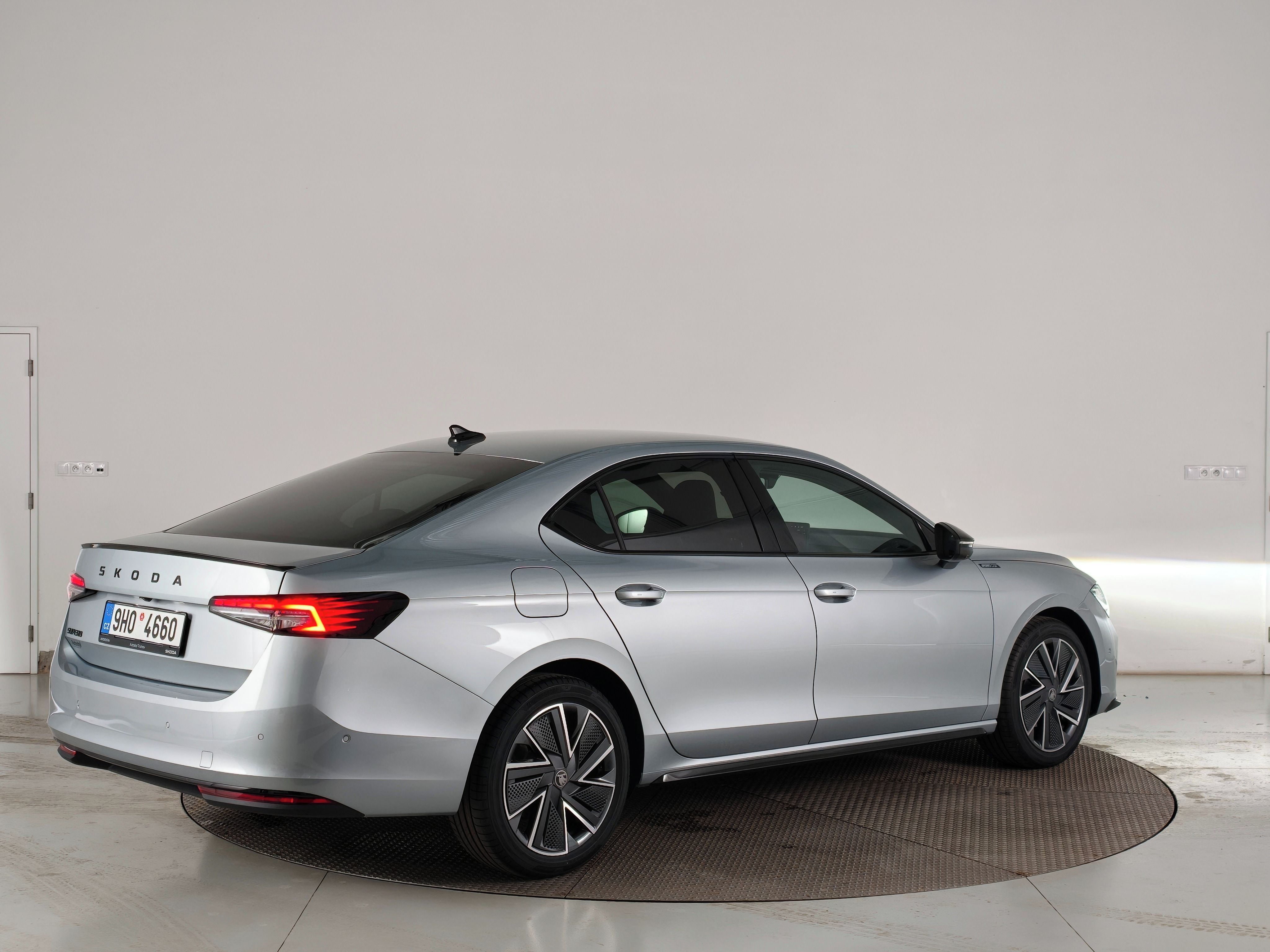 Škoda Superb, Sportline 2.0TDI 110kW DSG - fotka 5