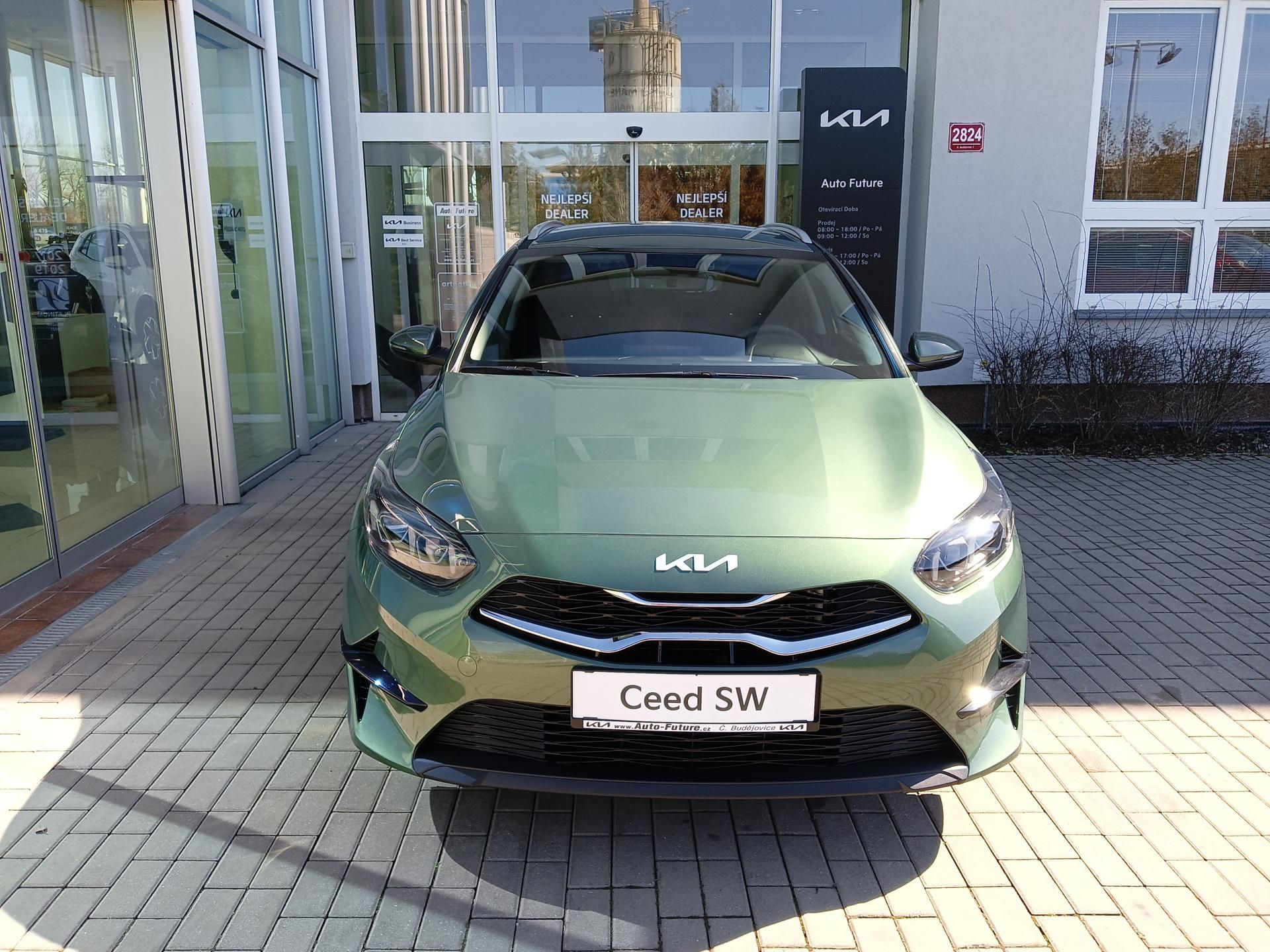 Kia Cee´d SW, 1.5 T-GDi 7DCT TOP - fotka 2