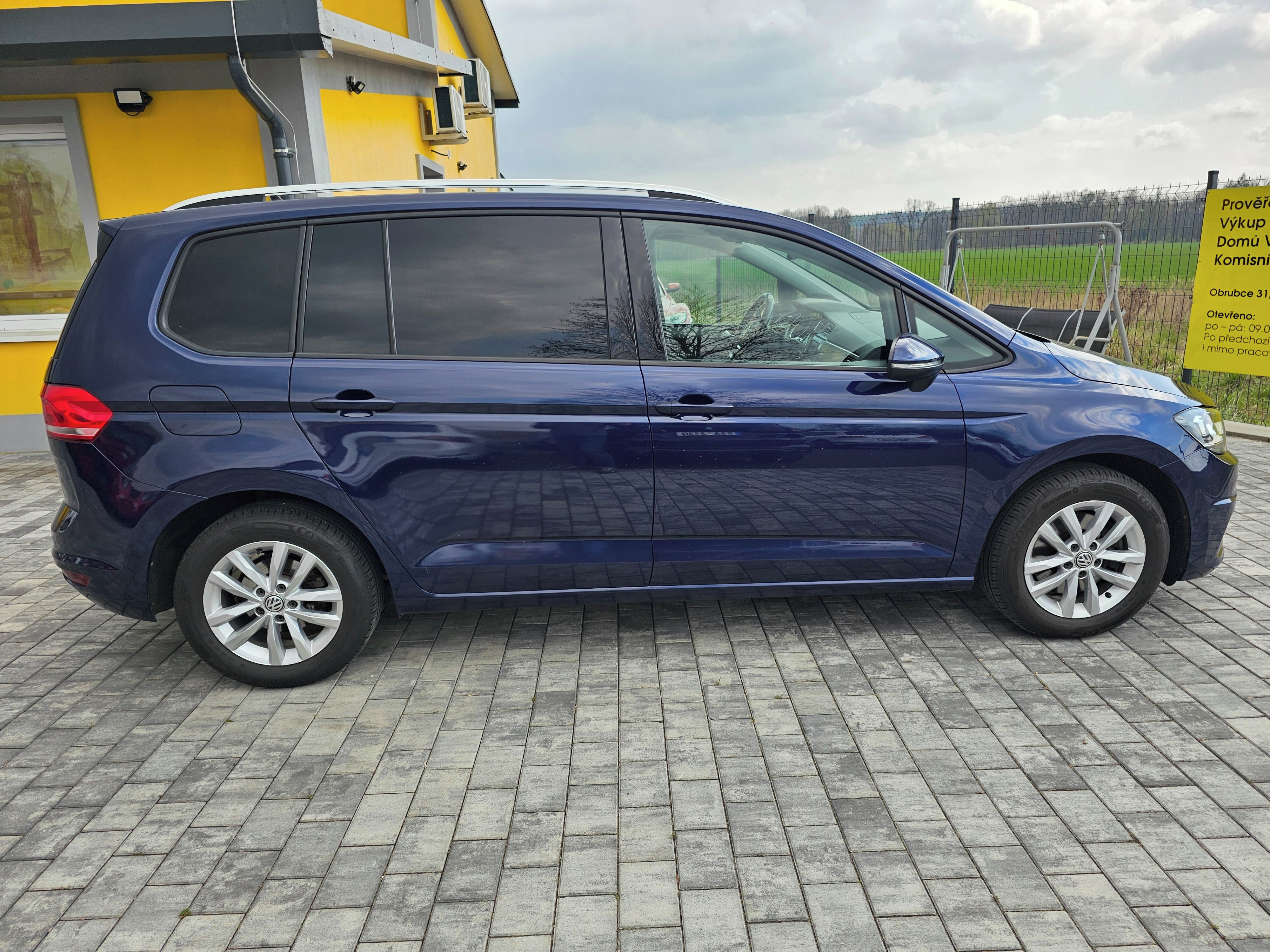 Volkswagen Touran, 1.6 TDI, DSG, TAŽNÉ ZAŘ. - fotka 4