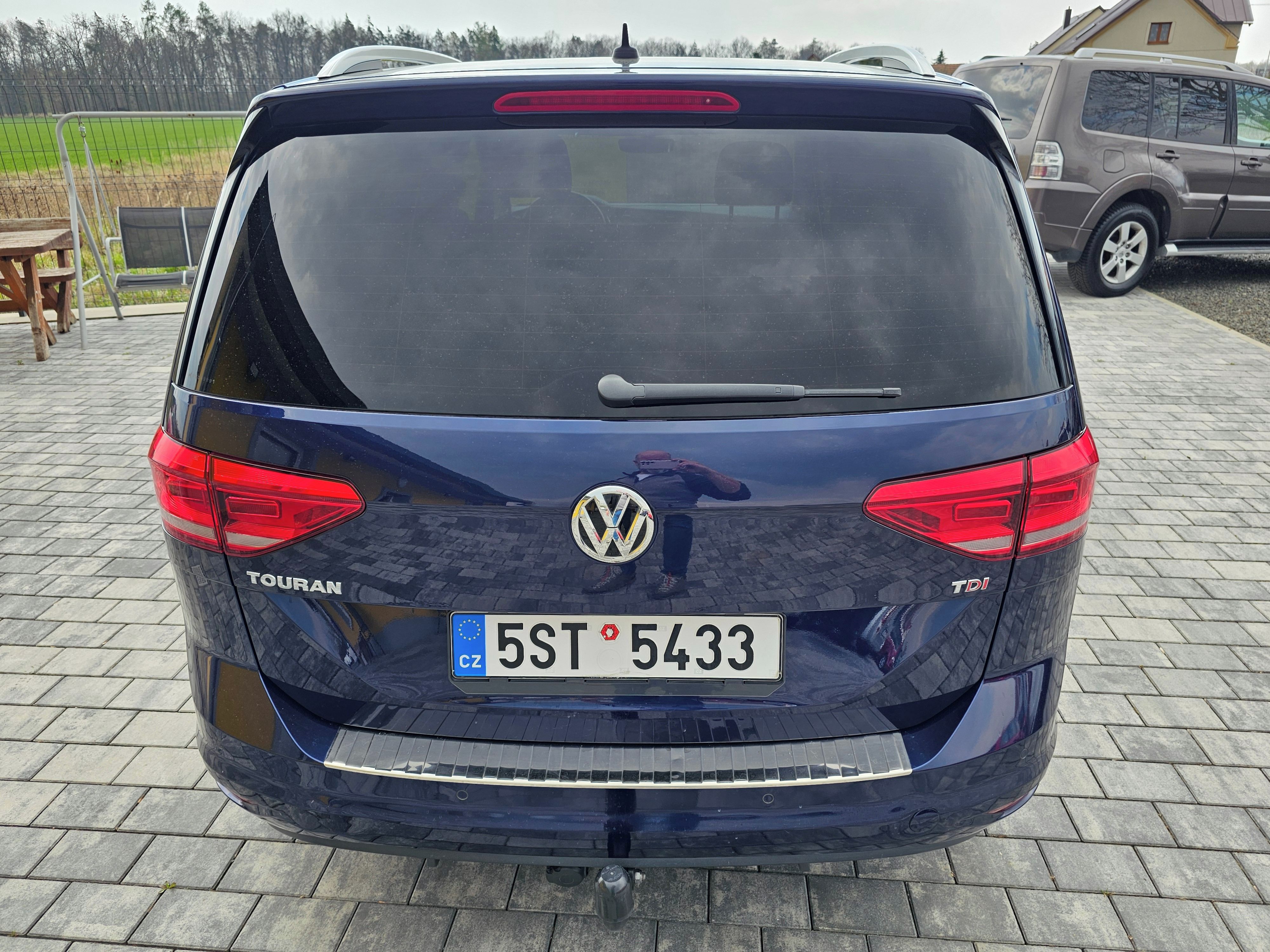Volkswagen Touran, 1.6 TDI, DSG, TAŽNÉ ZAŘ. - fotka 6