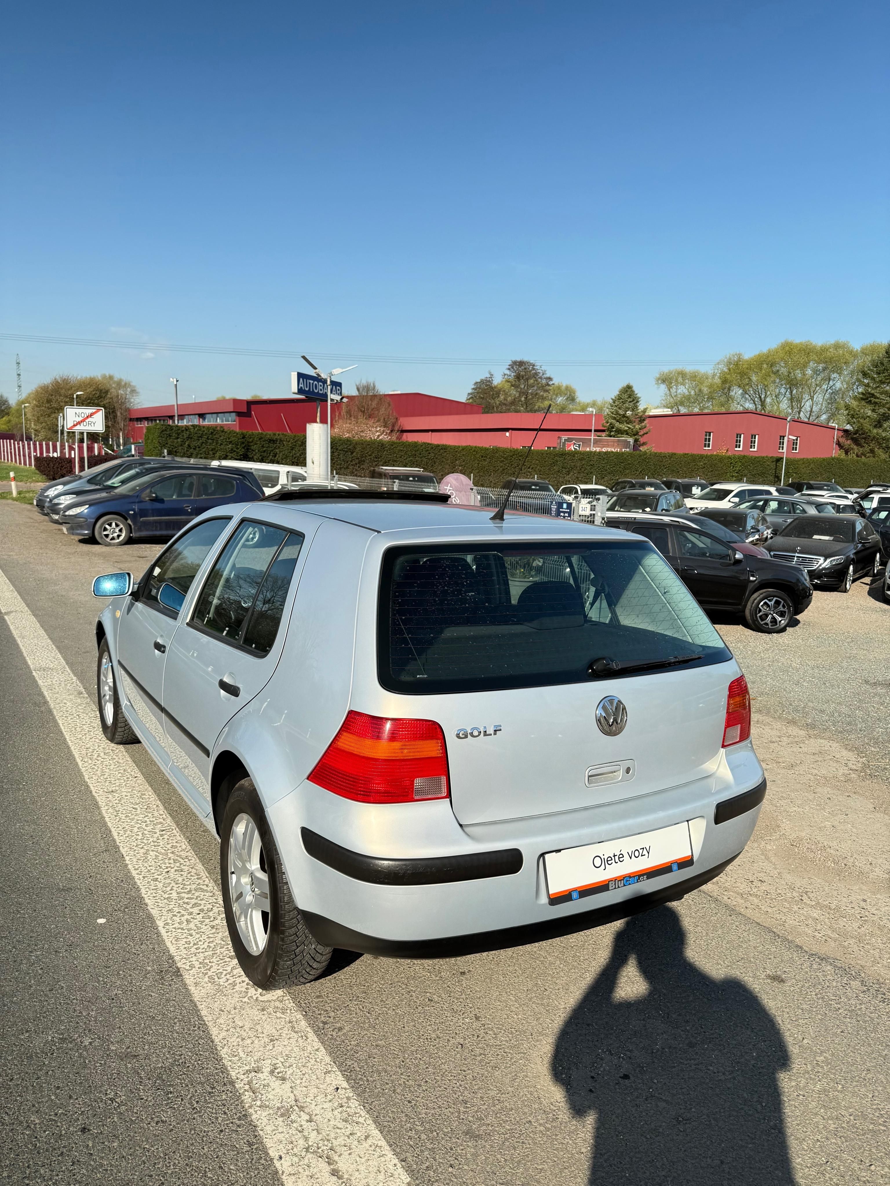 Volkswagen Golf, 1.4i 16v 55kw Klima Šíbr - fotka 2