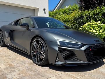 V10 Performance RWD