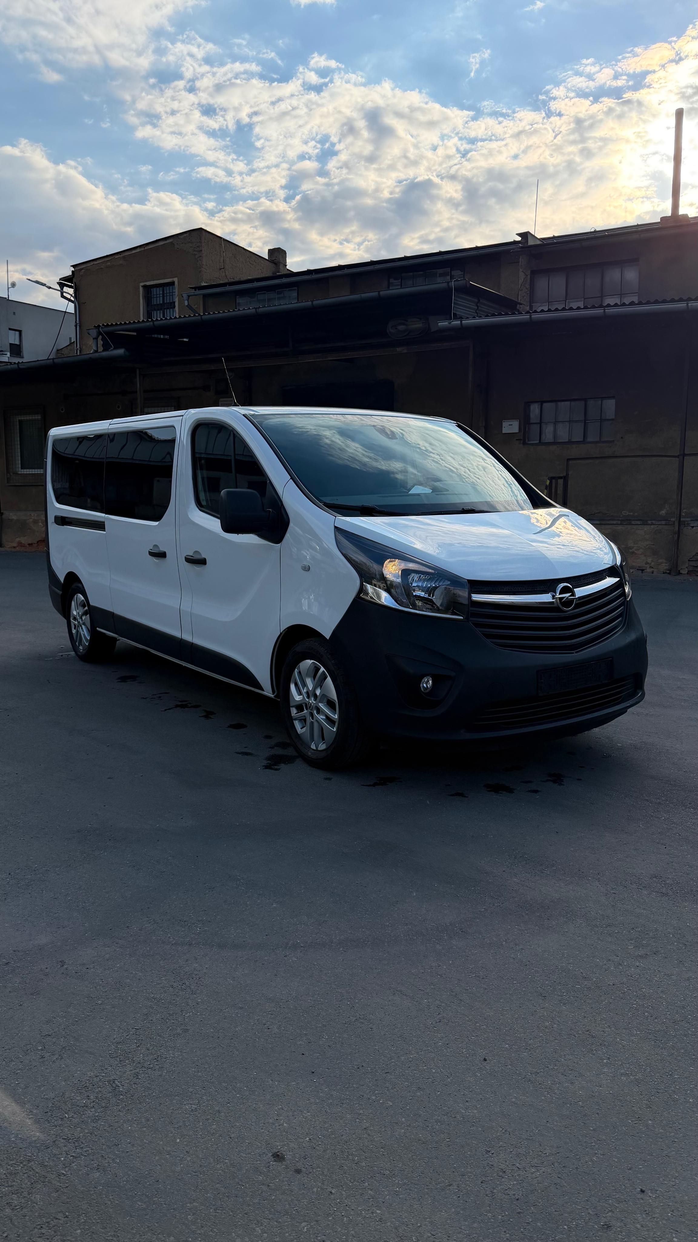 Opel Vivaro, 1.6 Biturbo Long 9mist - fotka 3