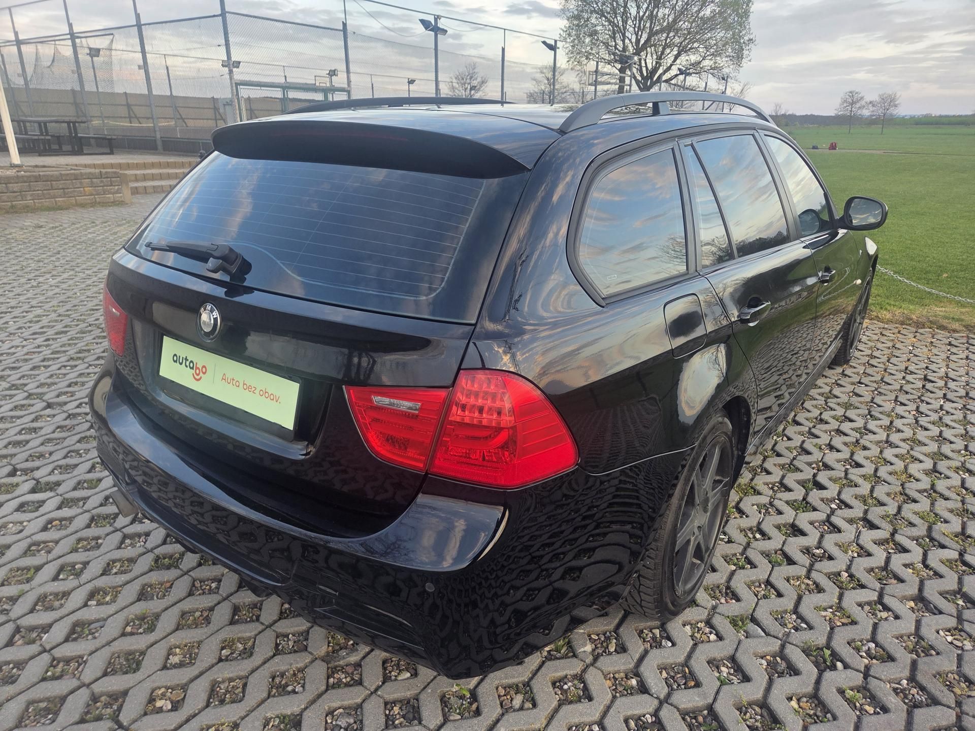 BMW Řada 3, 320d, 130 kW,2.sada kol,manual - fotka 6
