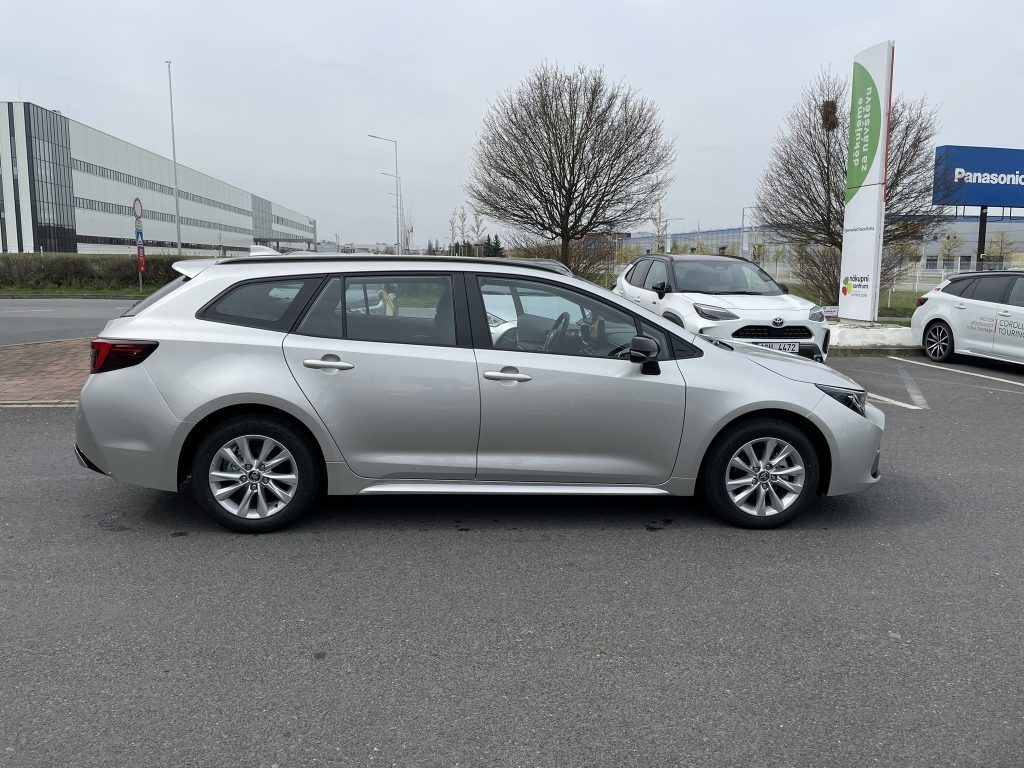 Toyota Corolla, TS 1.8 HEV - fotka 4