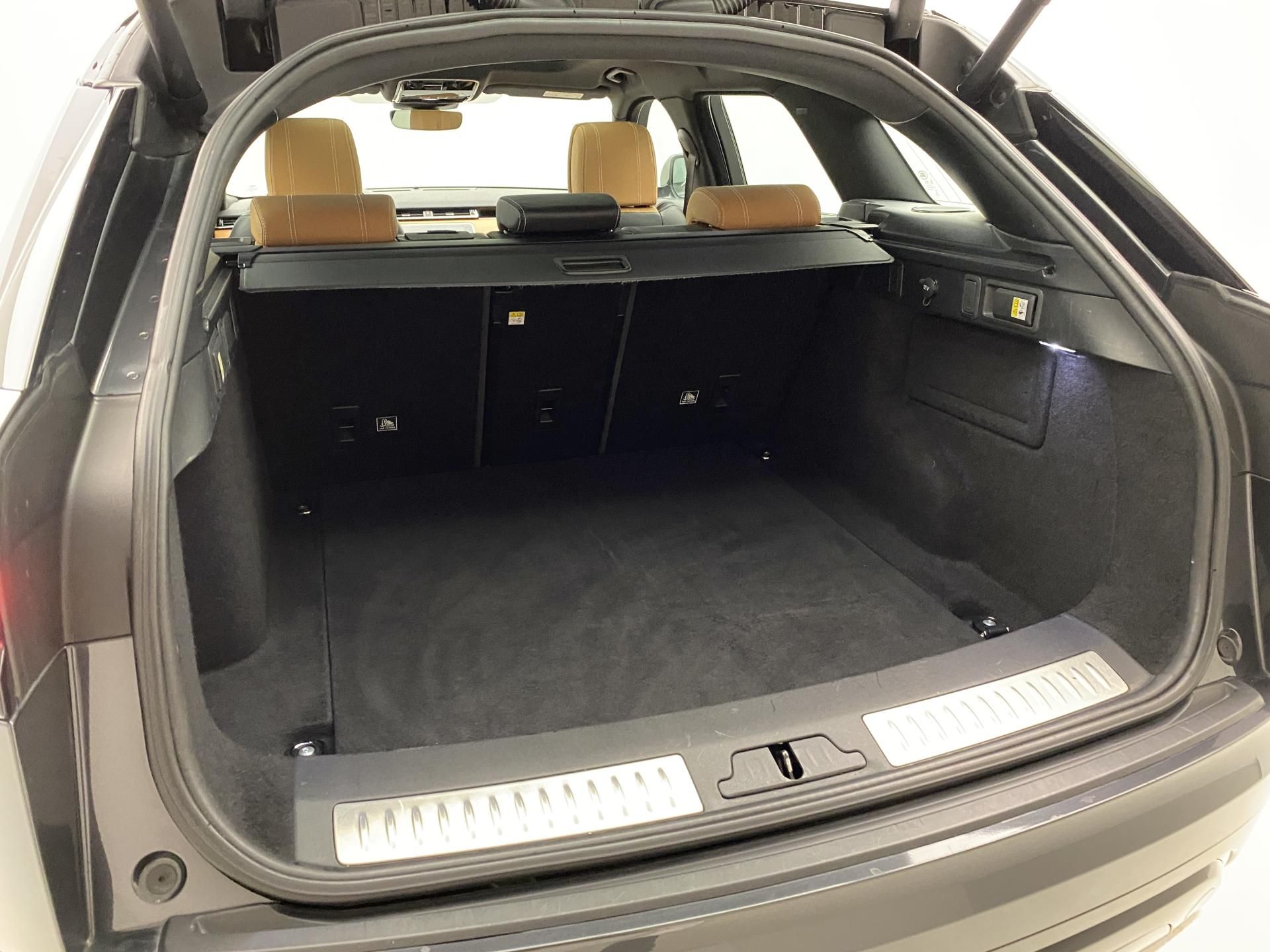 Land Rover Range Rover Velar, D300 R-DYNAMIC HSE AWD AUT - fotka 6