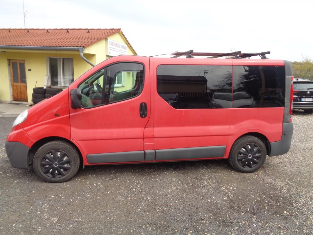 Opel Vivaro, 2,0        Spaní pro dvě osoby - fotka 4
