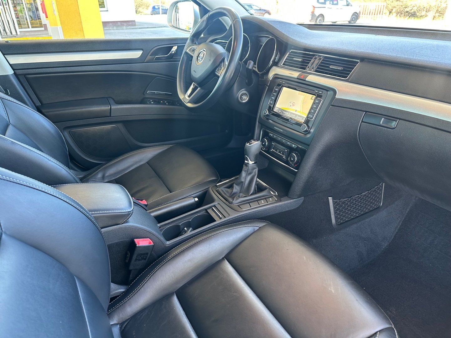 Škoda Superb, 1.6TDi NAVI,PANOR.,GARANCE KM - fotka 6