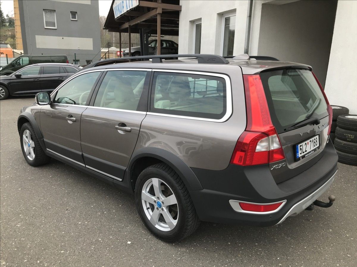 Volvo XC70, 2,4 D5 AWD 6MT - fotka 6